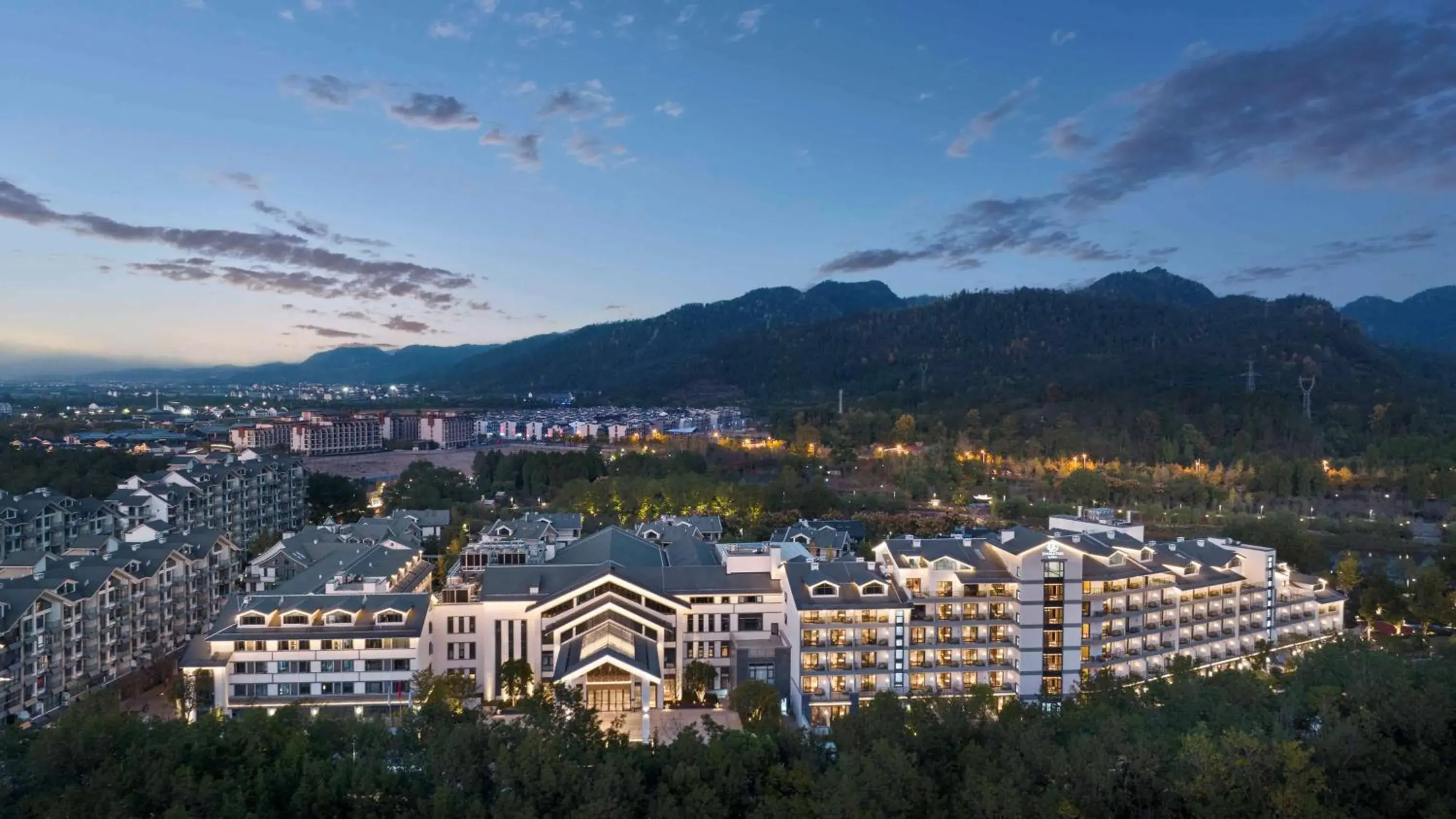 Property building in Doubletree By Hilton Taizhou Shenxianju Property building in Doubletree By Hilton Taizhou Shenxianju