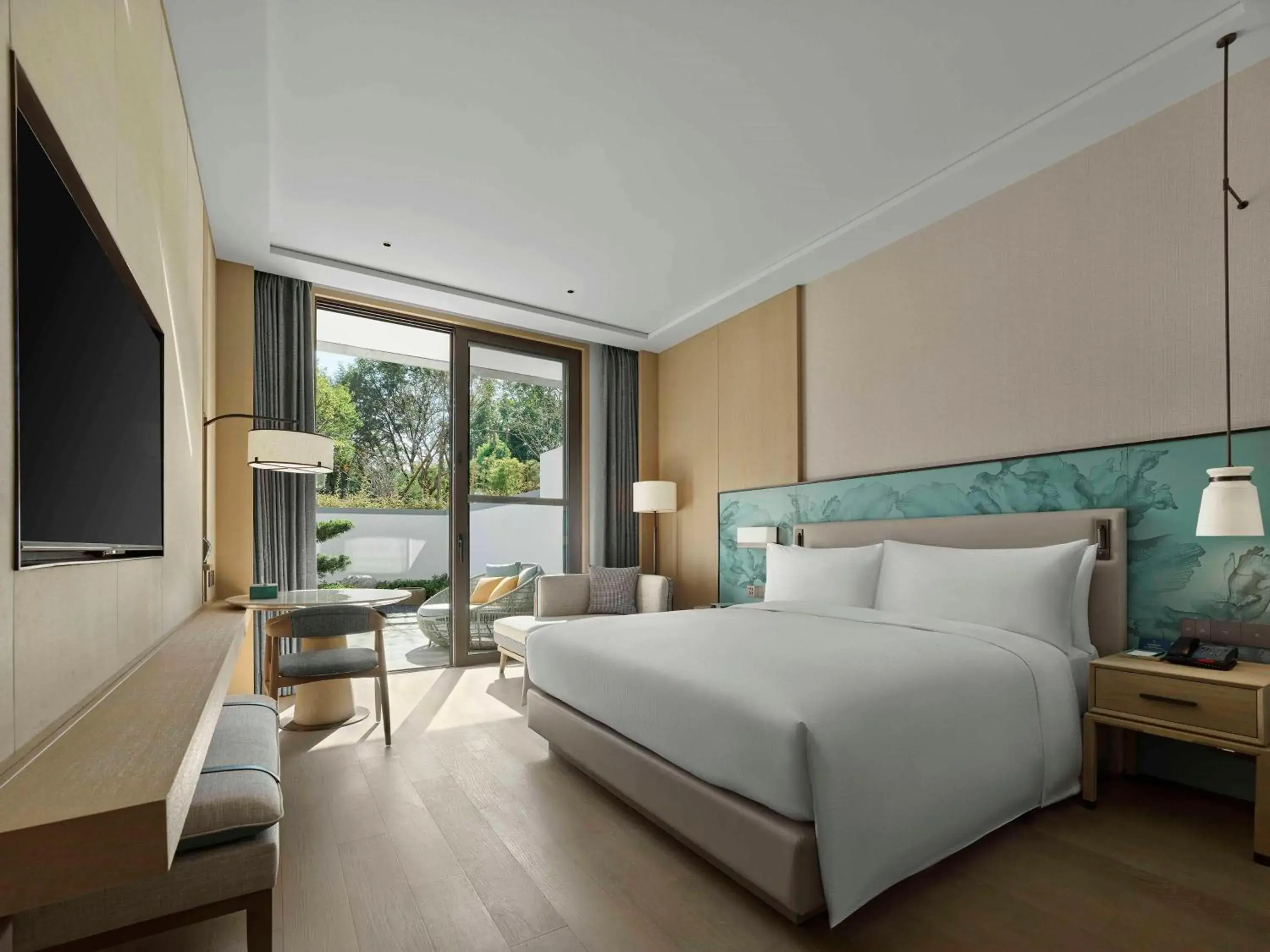 Deluxe King Room with Garden in Doubletree By Hilton Taizhou Shenxianju Deluxe King Room with Garden in Doubletree By Hilton Taizhou Shenxianju