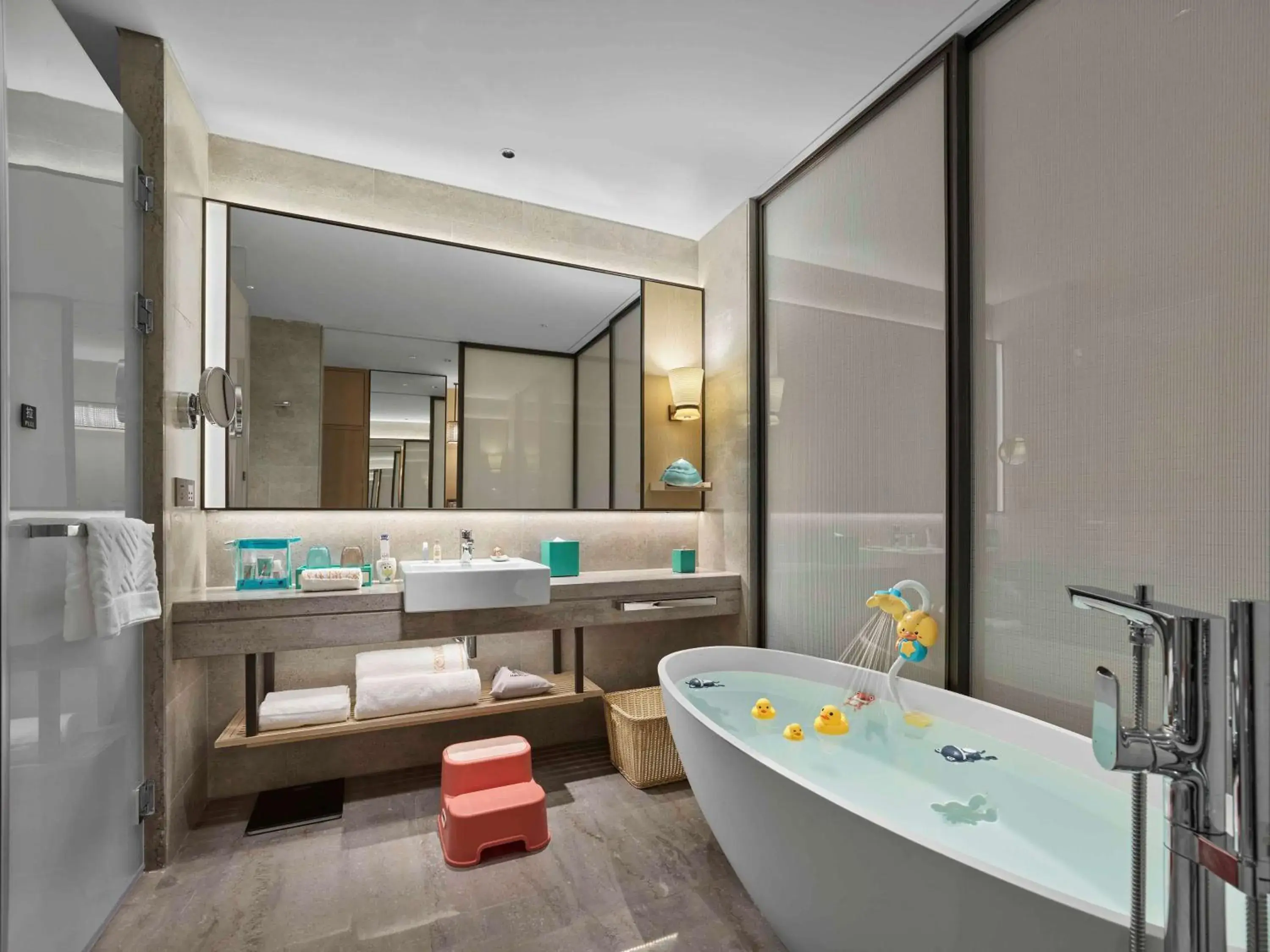 Bathroom in Doubletree By Hilton Taizhou Shenxianju Bathroom in Doubletree By Hilton Taizhou Shenxianju