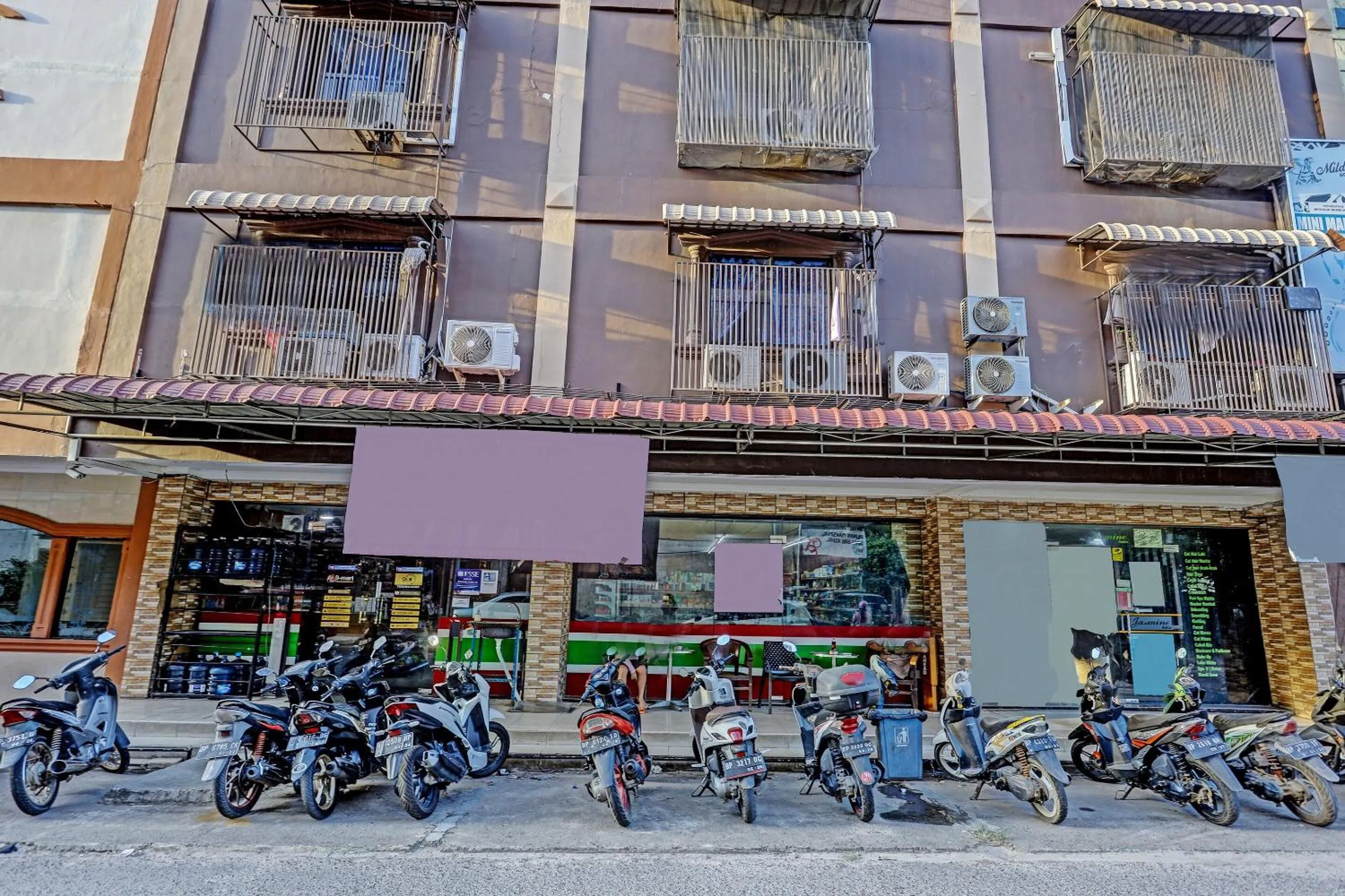 Facade/entrance in Hotel O Jasmine 999