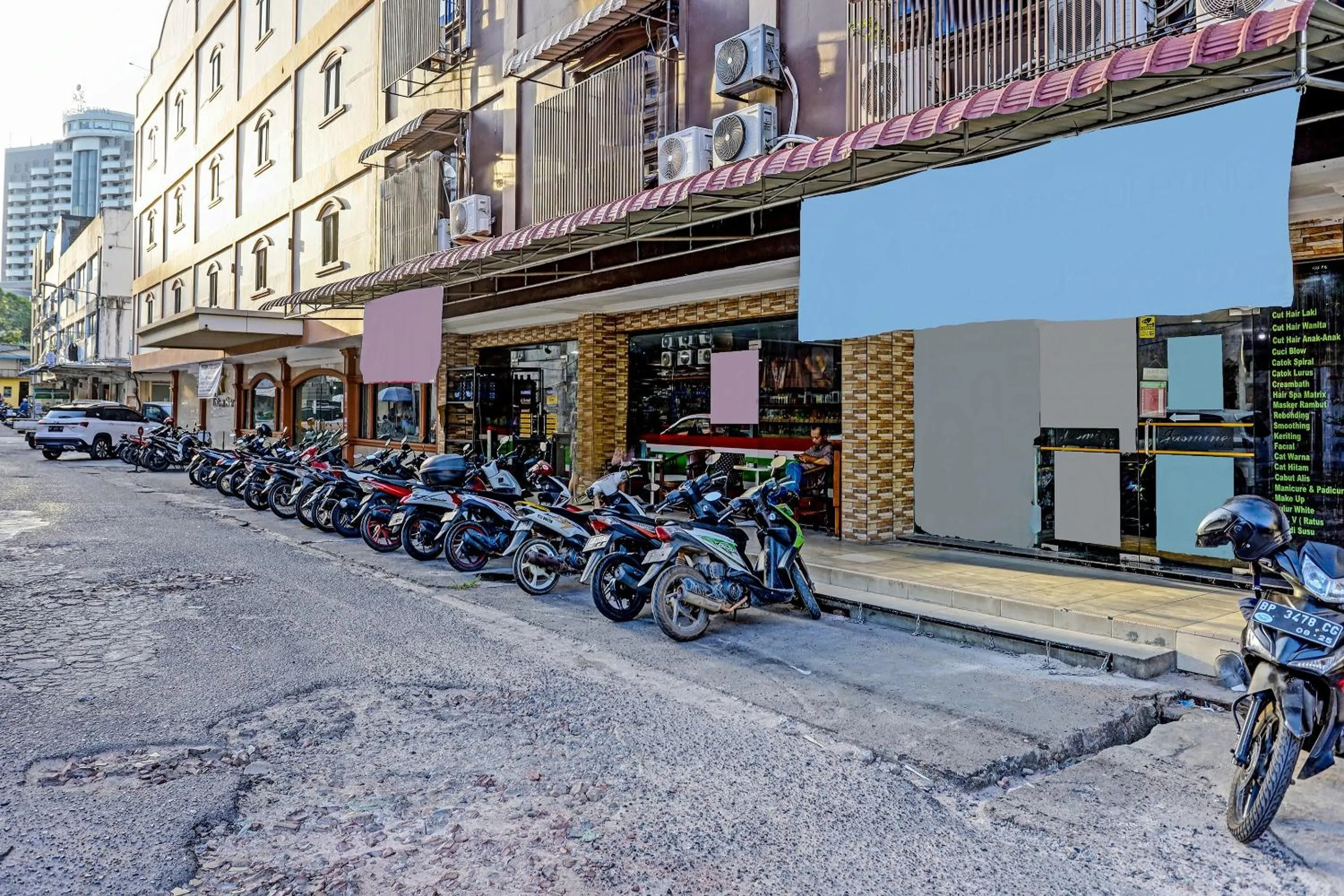 Facade/entrance in Hotel O Jasmine 999