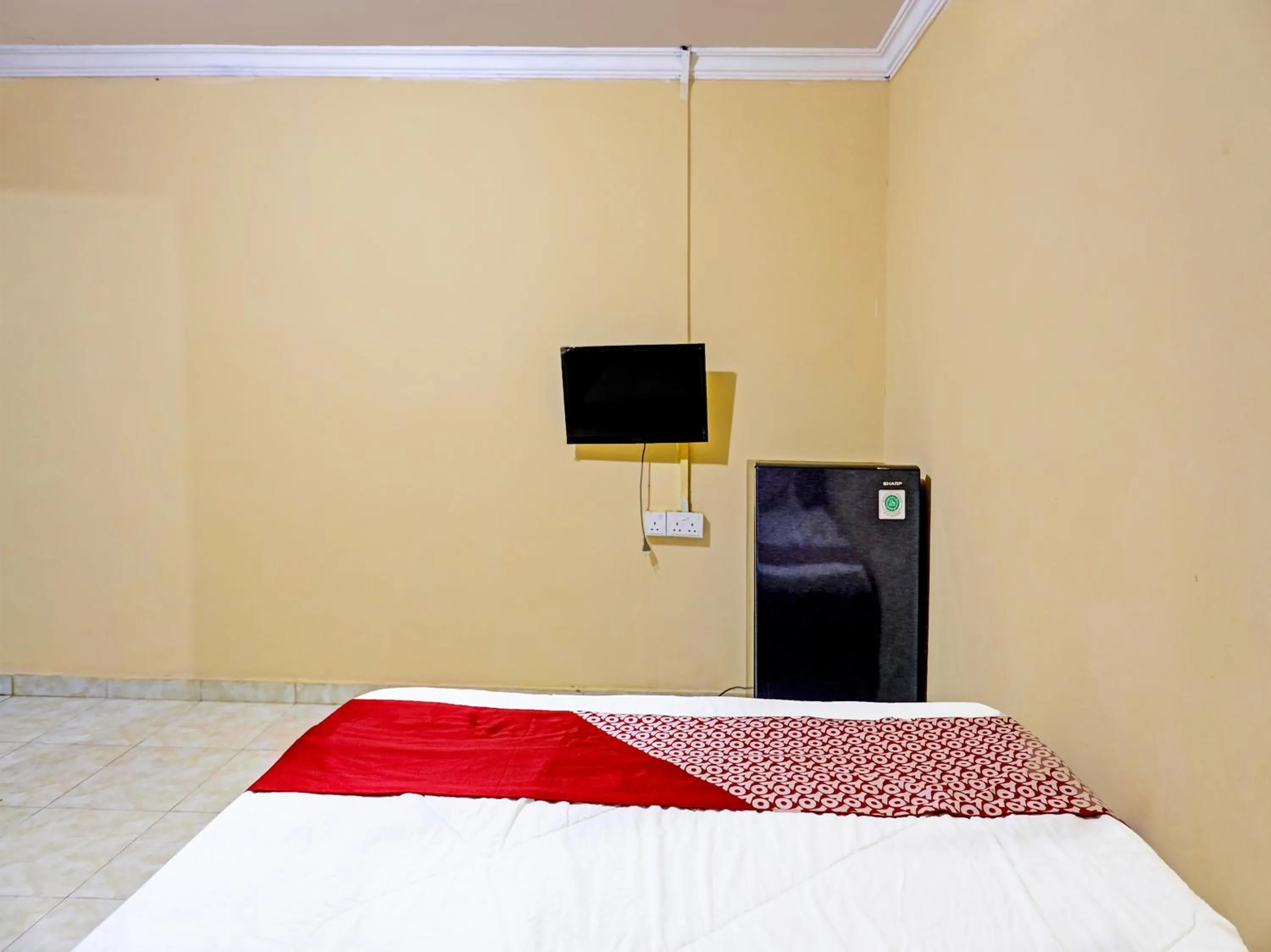 Bedroom, Bed in Hotel O Jasmine 999