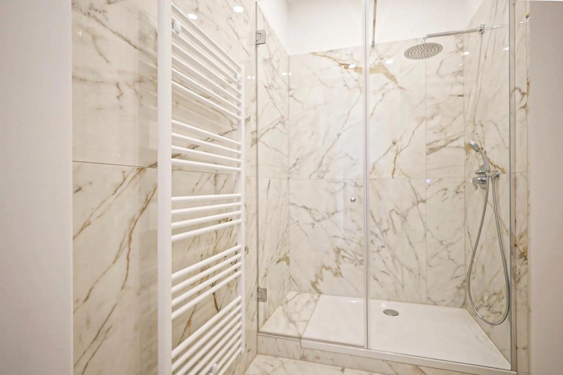 Shower in HeyMi Apartments Zentagasse