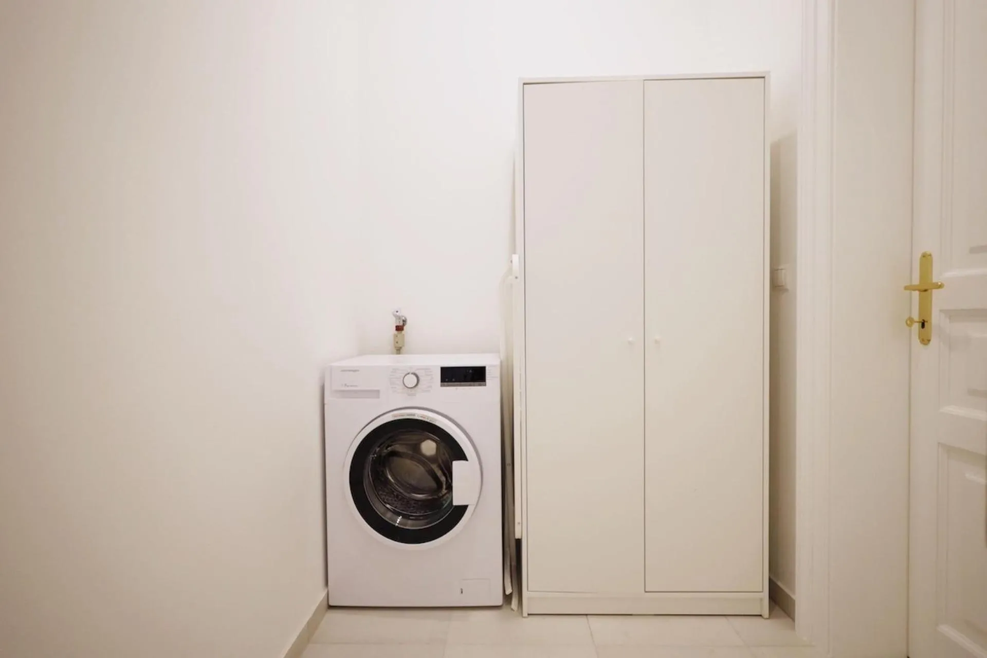 washing machine in HeyMi Apartments Zentagasse
