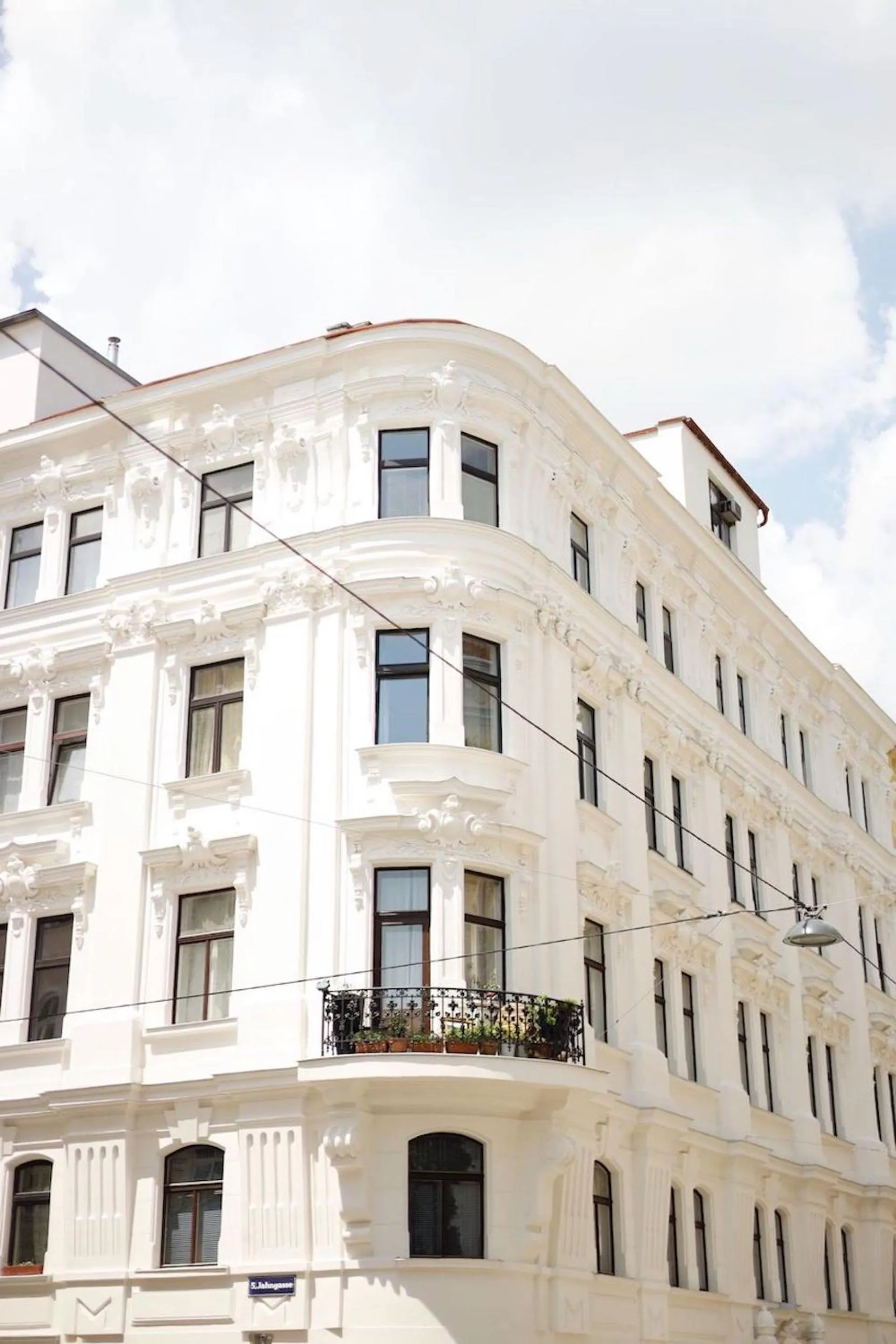 Property building in HeyMi Apartments Zentagasse