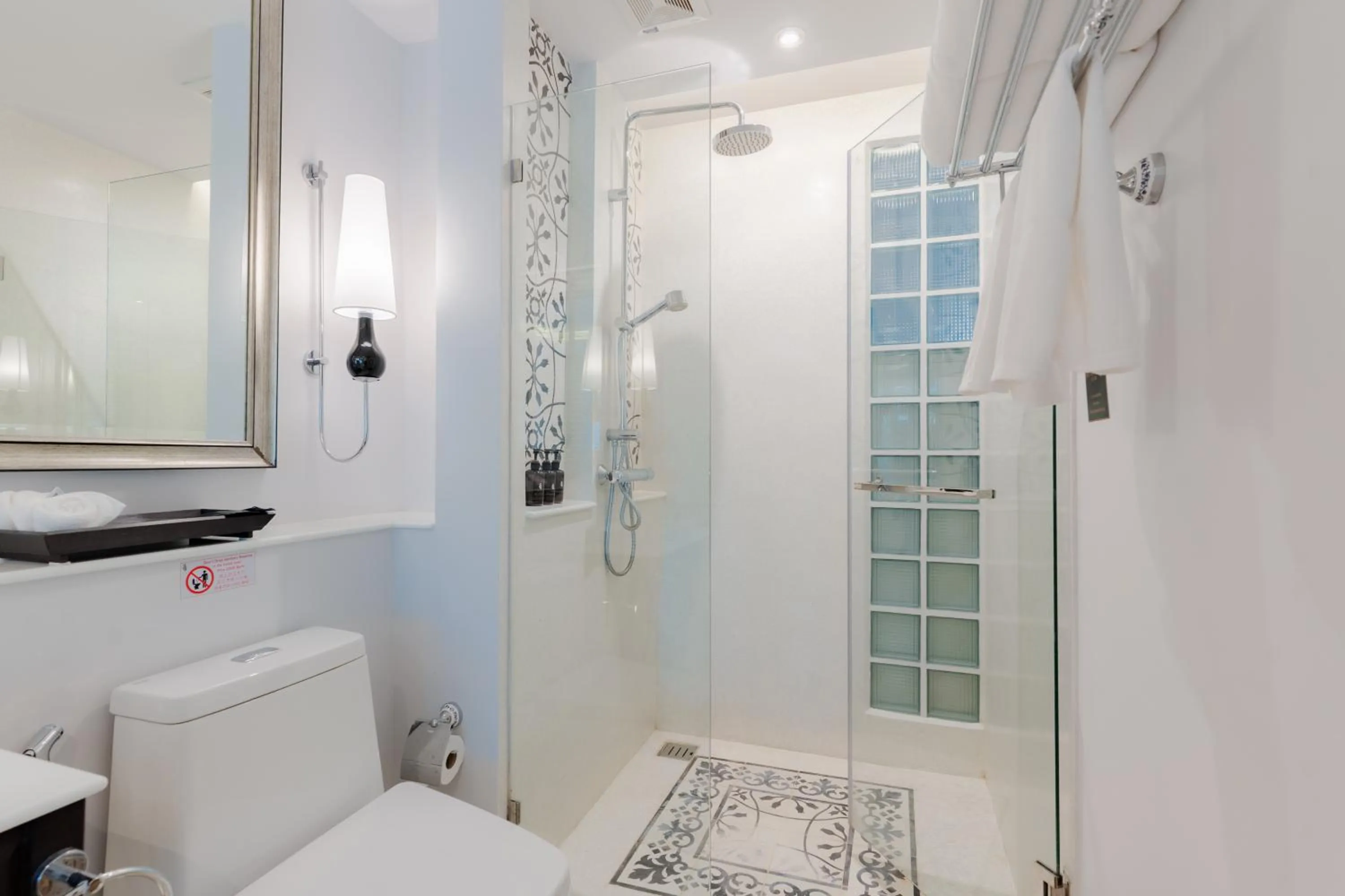 Shower in Siri Village Chiang Mai