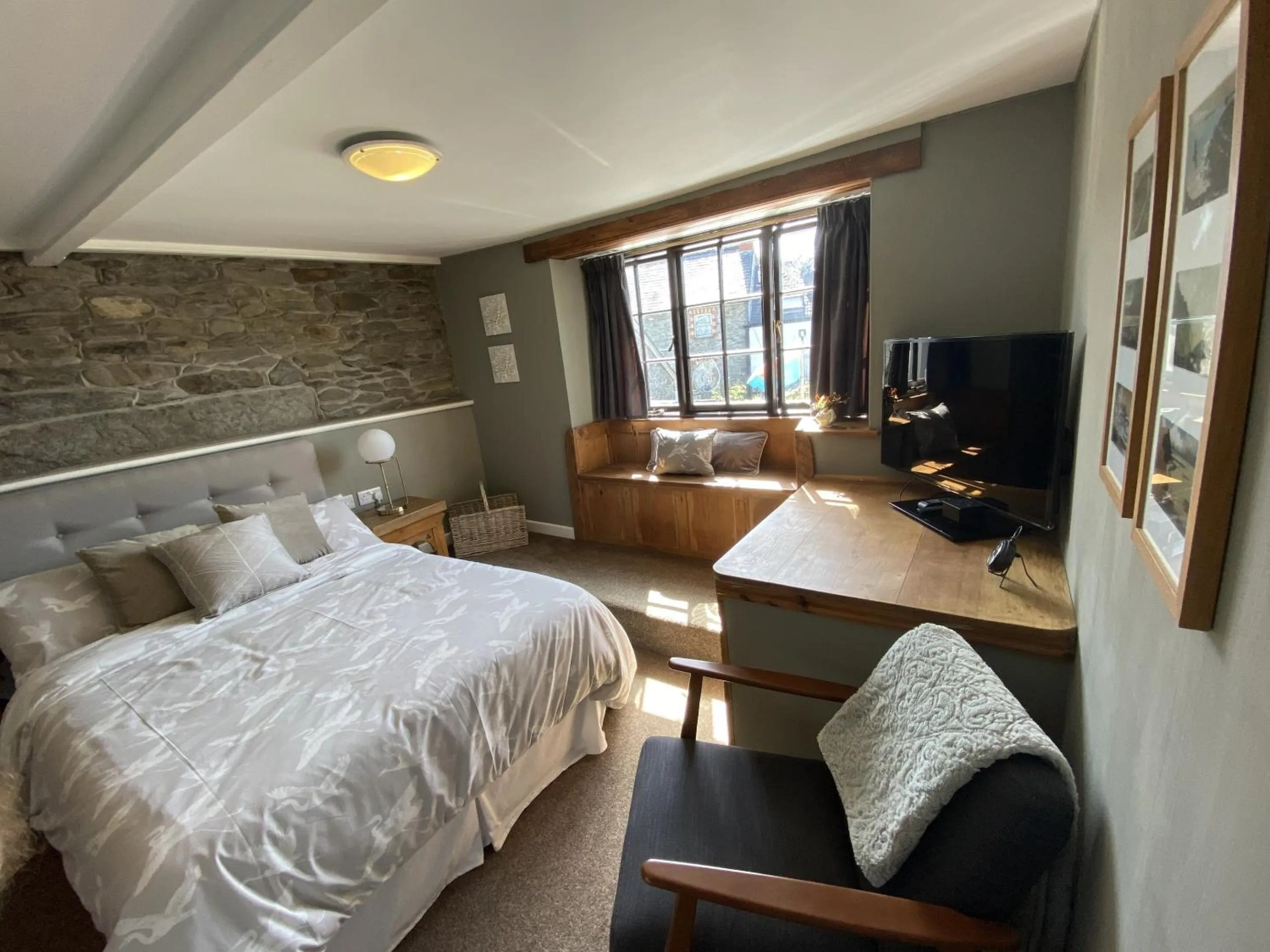 Bedroom, Bed in Tom's of Tregaron