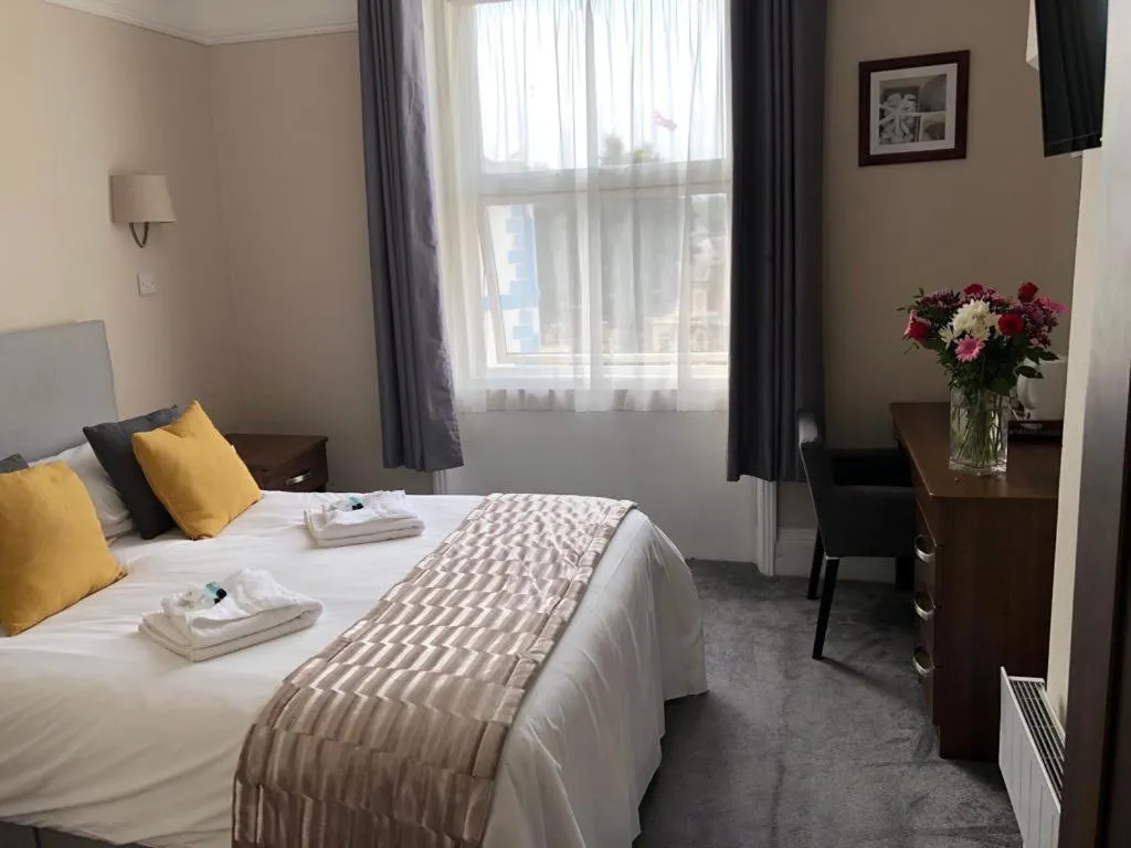 Bedroom in Oban Hotel