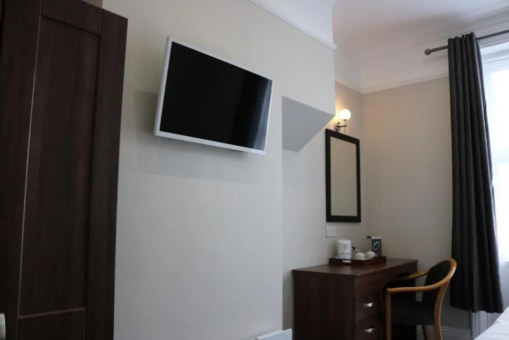 Bedroom in Oban Hotel