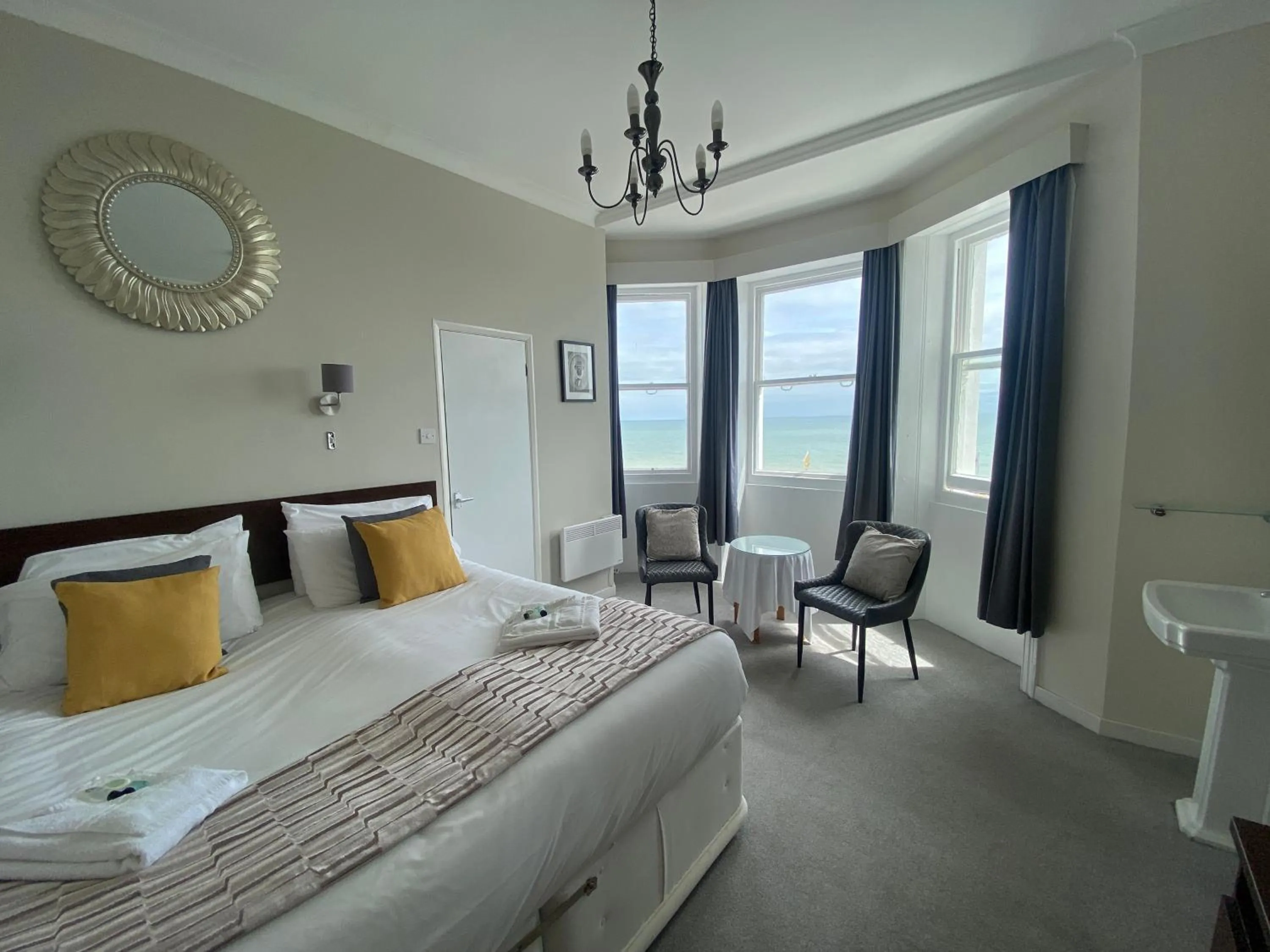 Bedroom in Oban Hotel