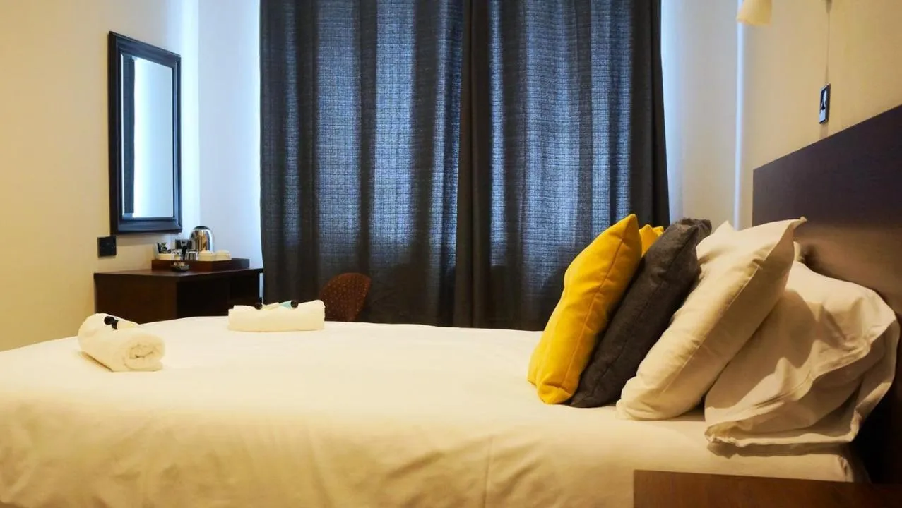 Bedroom in Oban Hotel