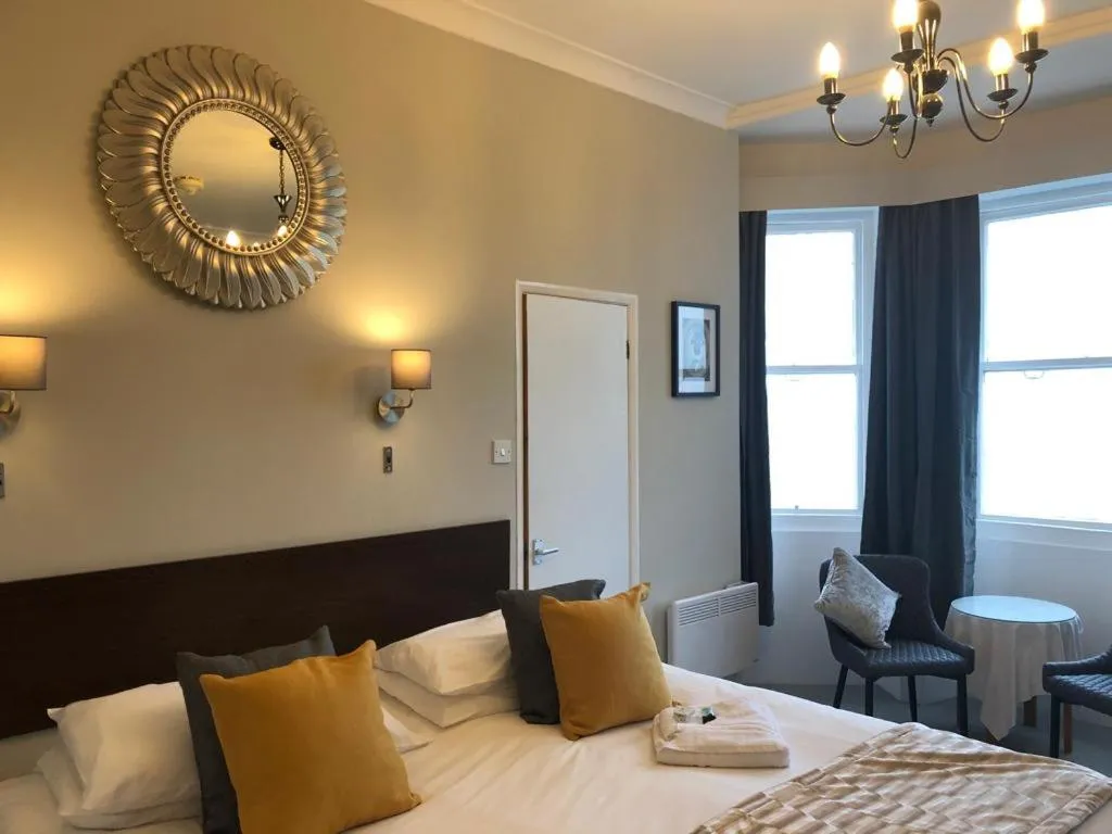 Bedroom in Oban Hotel