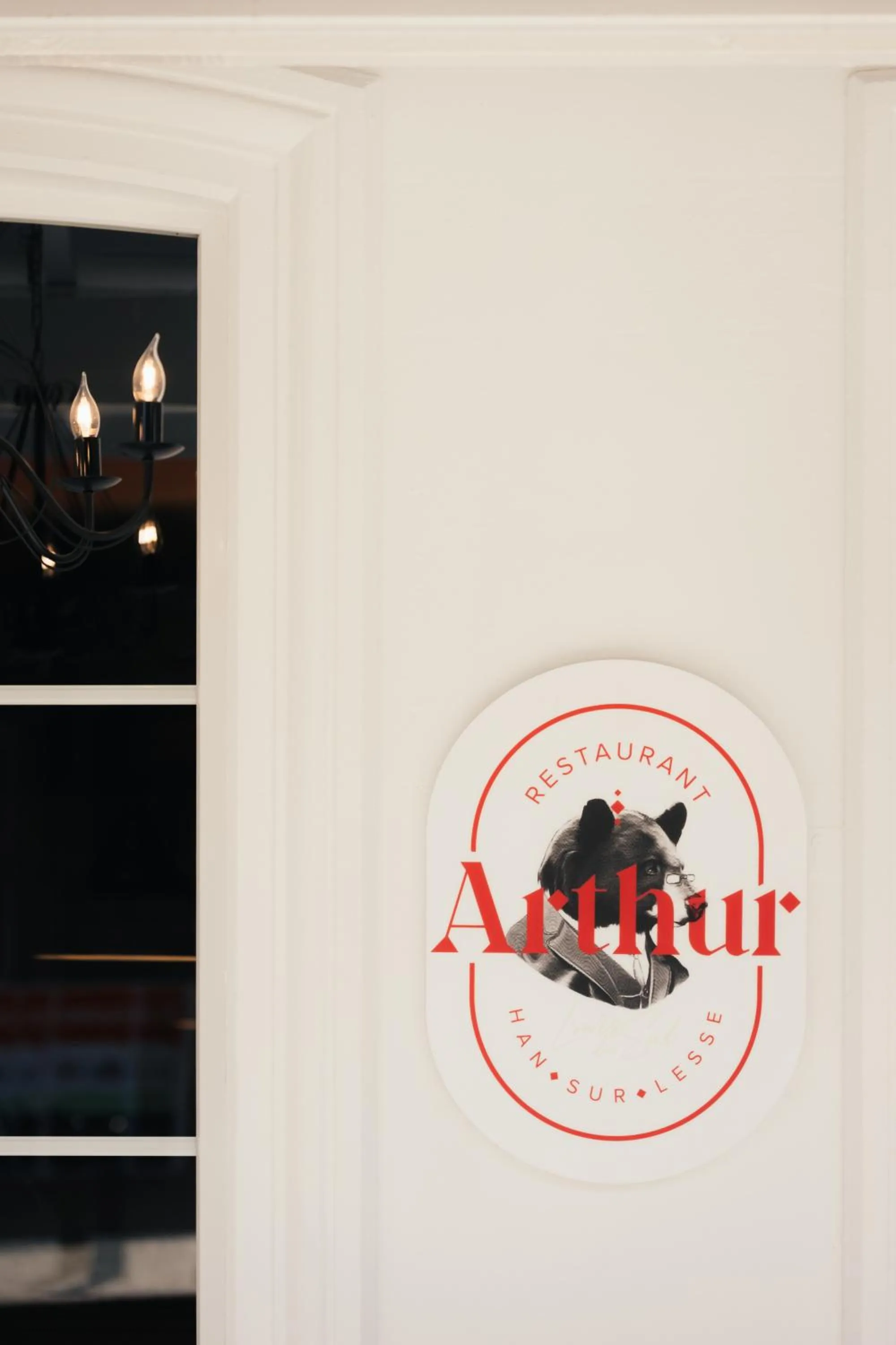 Logo/Certificate/Sign in Hotel Au lit des ours