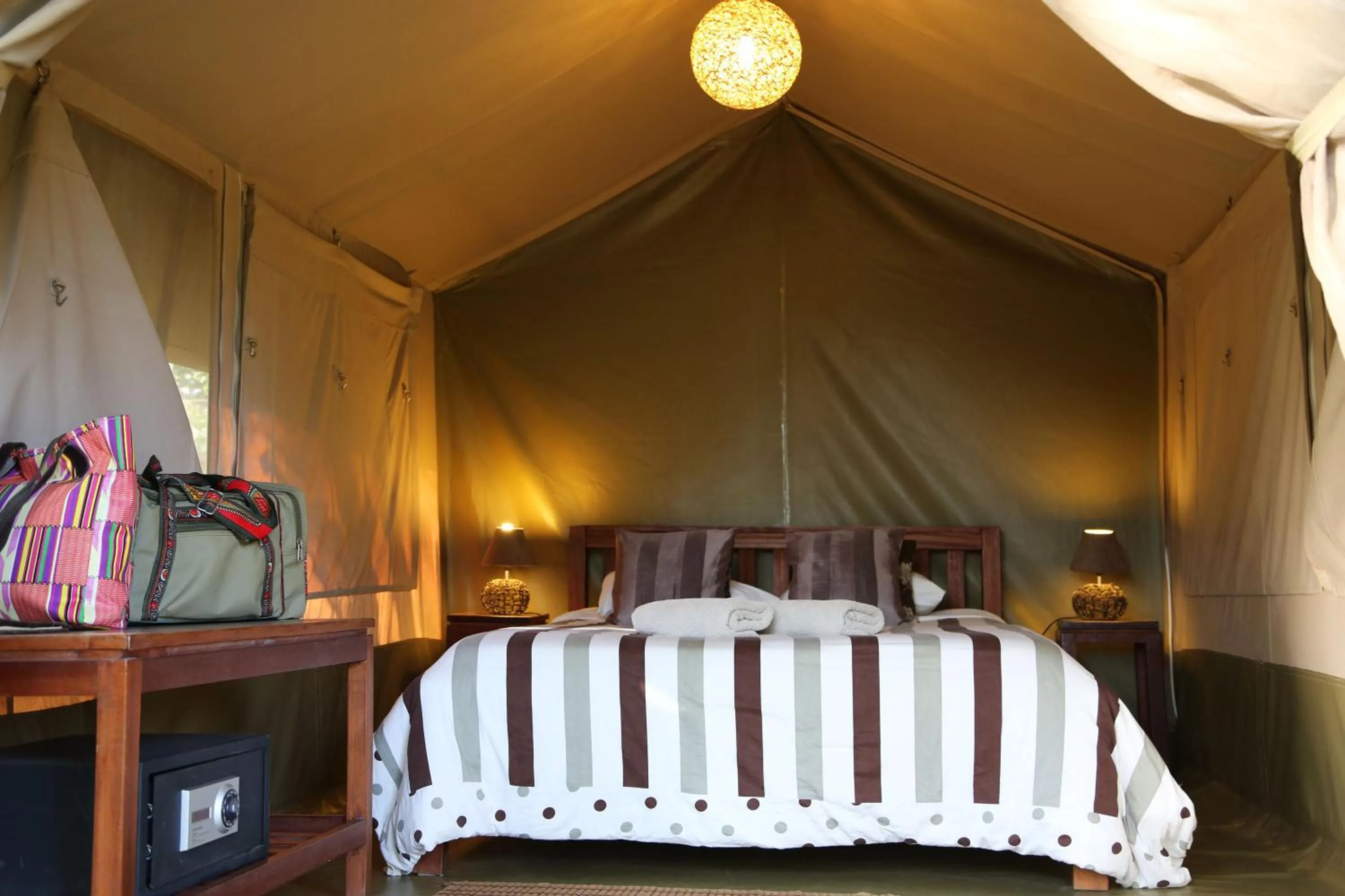 Photo of the whole room, Bed in Wildebeest Eco Camp