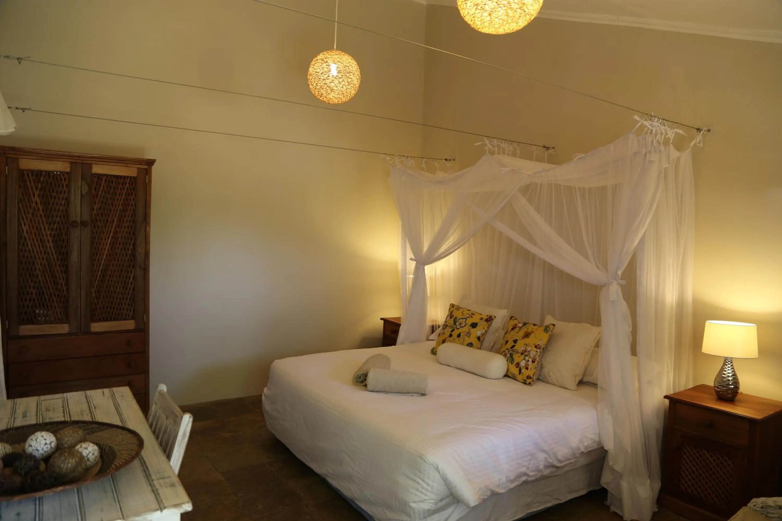 Bedroom, Bed in Wildebeest Eco Camp