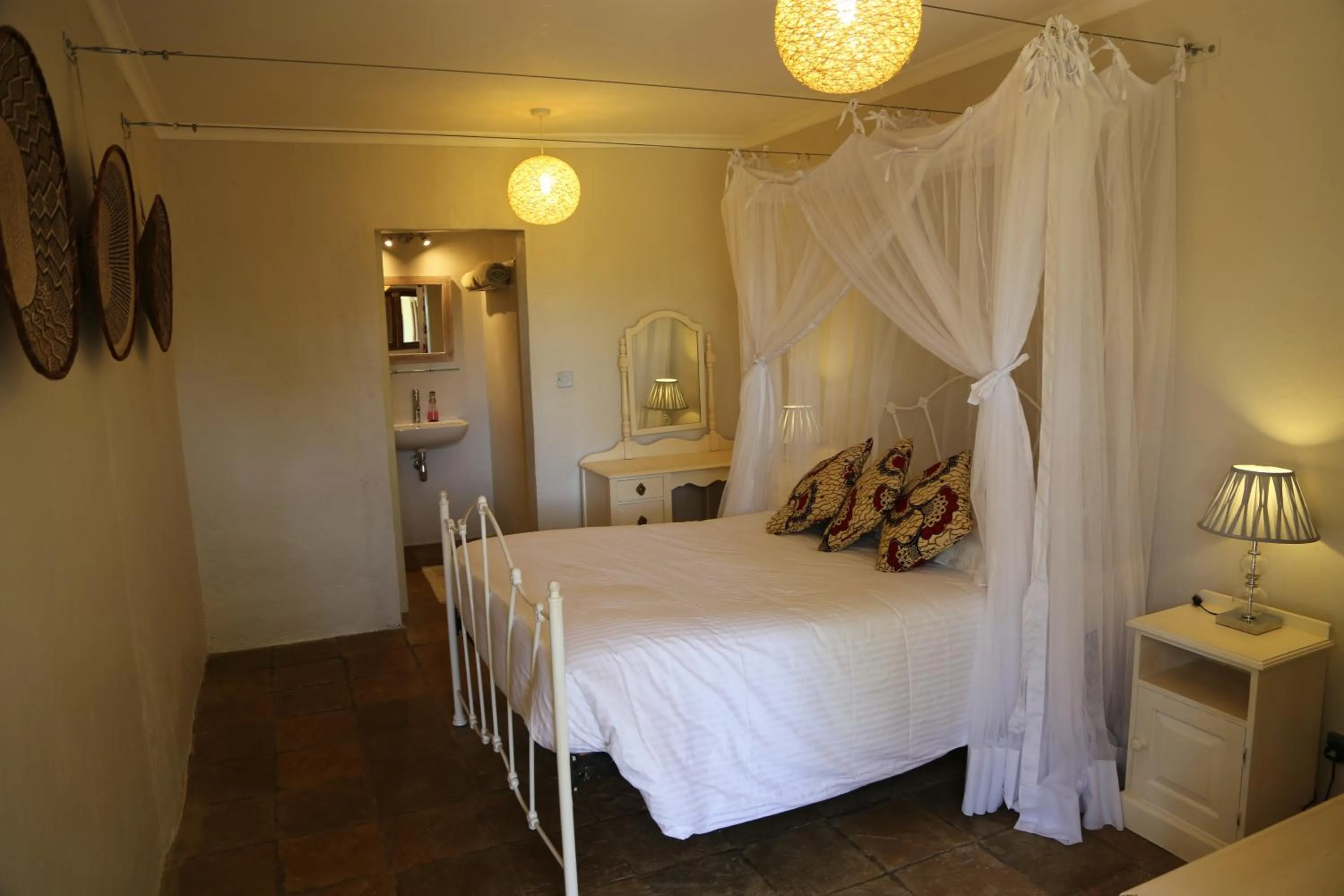 Bedroom, Bed in Wildebeest Eco Camp