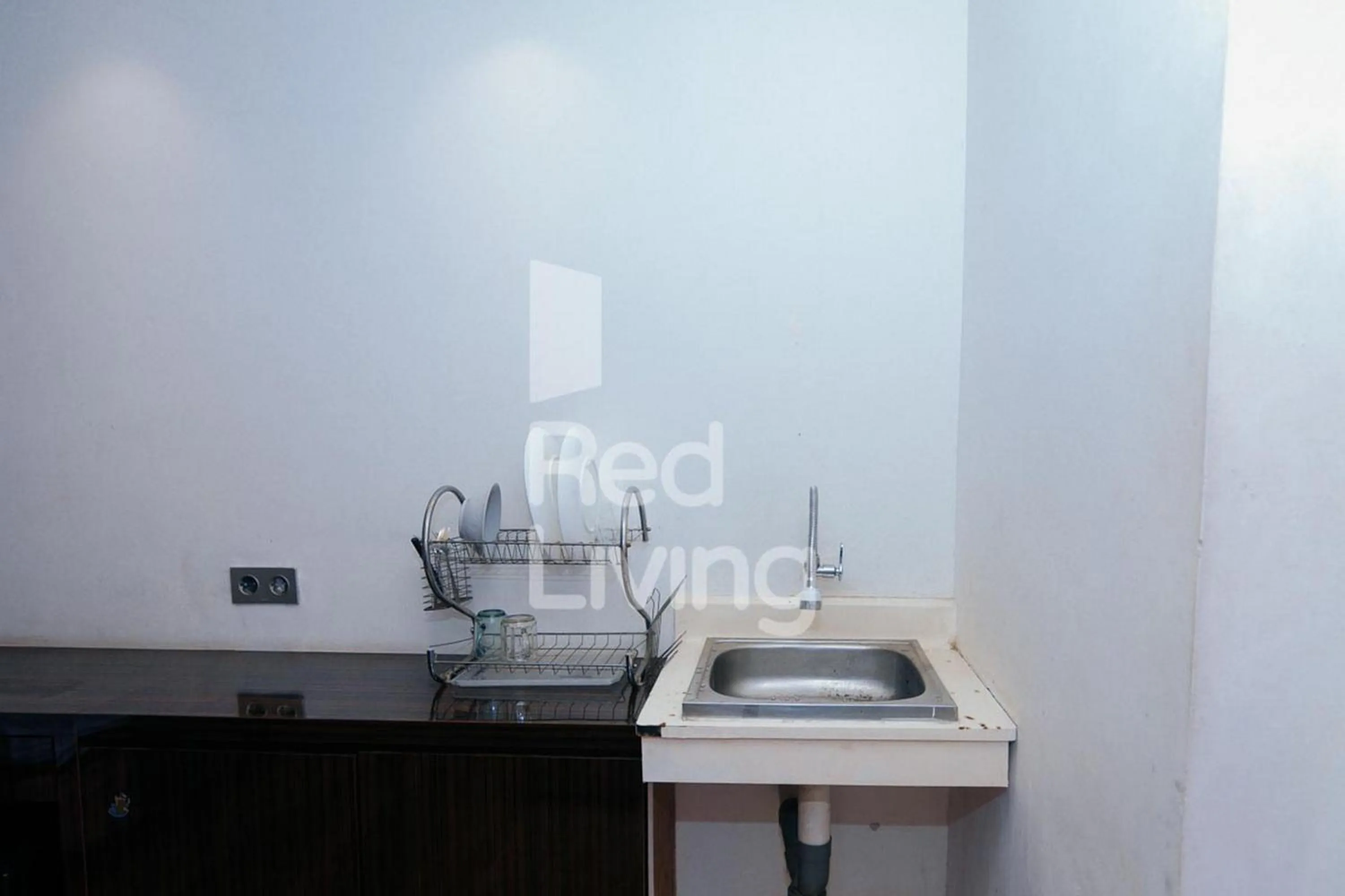 kitchen in RedLiving Apartemen Bassura City - Aokla Property Tower Dahlia