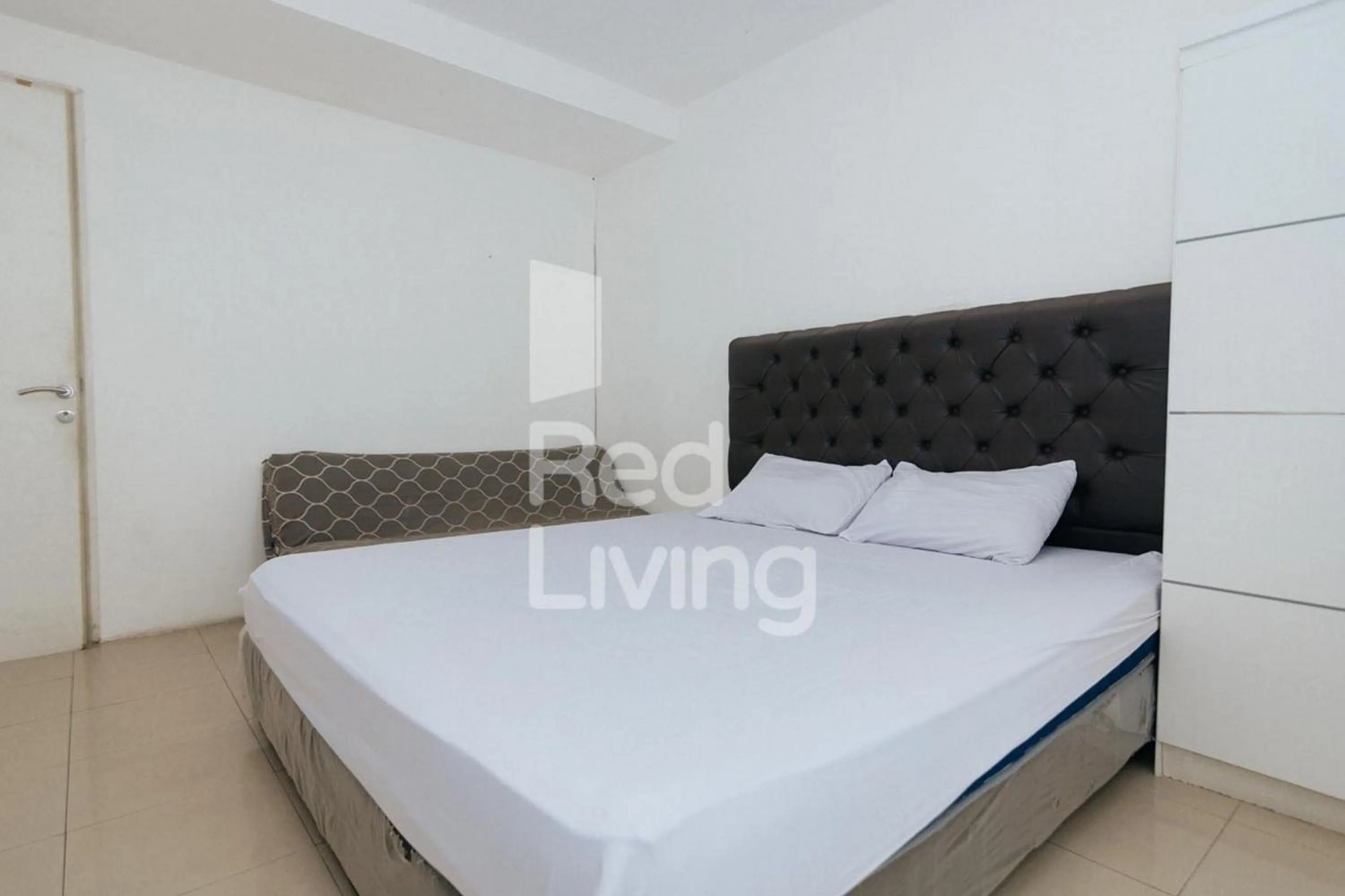 Bedroom, Bed in RedLiving Apartemen Bassura City - Aokla Property Tower Dahlia