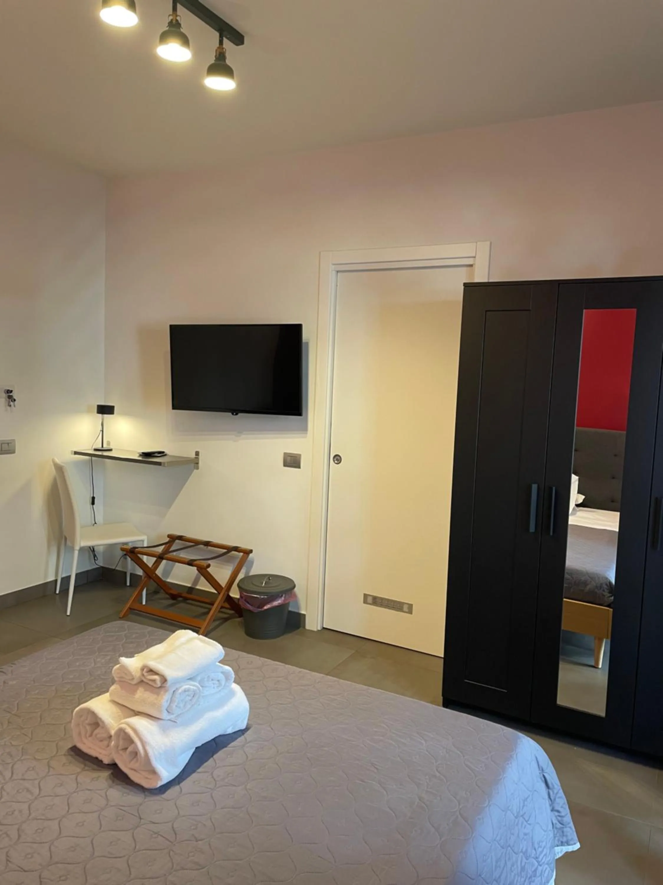 Photo of the whole room, Bed in Stella Rooms