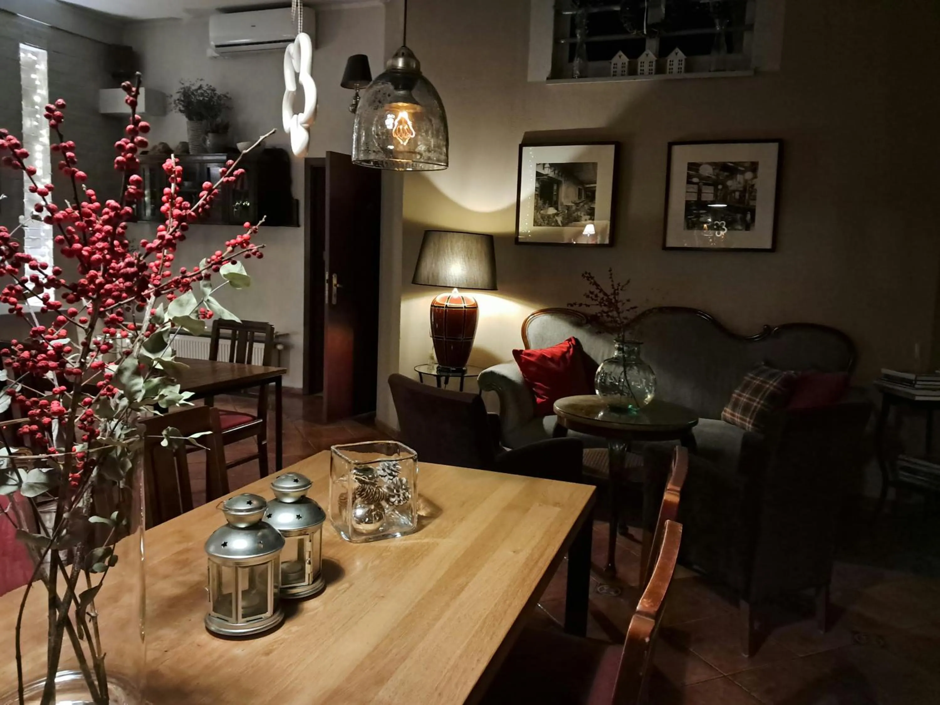 Communal lounge/ TV room in Hotel Stare Miasto Old Town