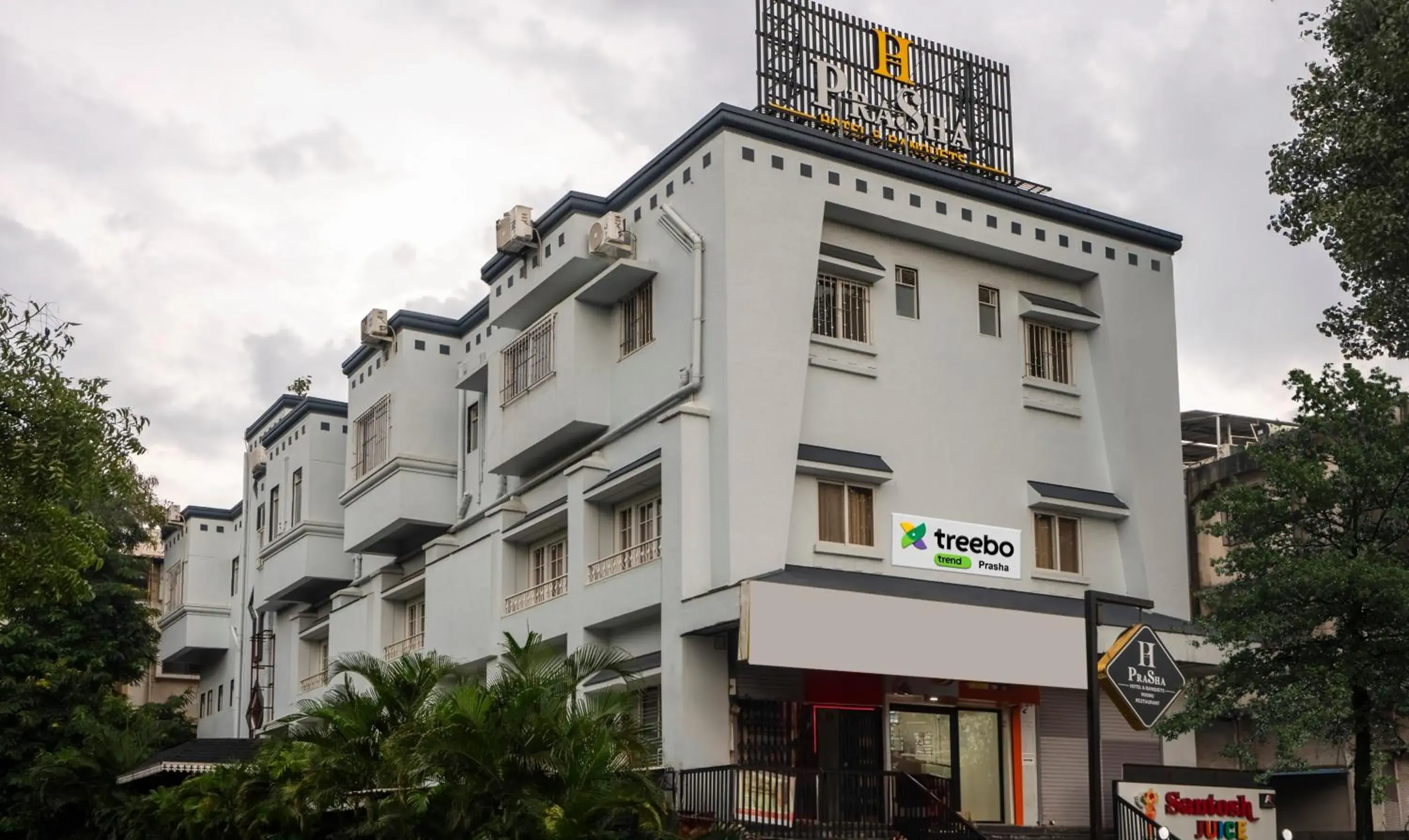 Facade/entrance in Treebo Prasha Facade/entrance in Treebo Prasha