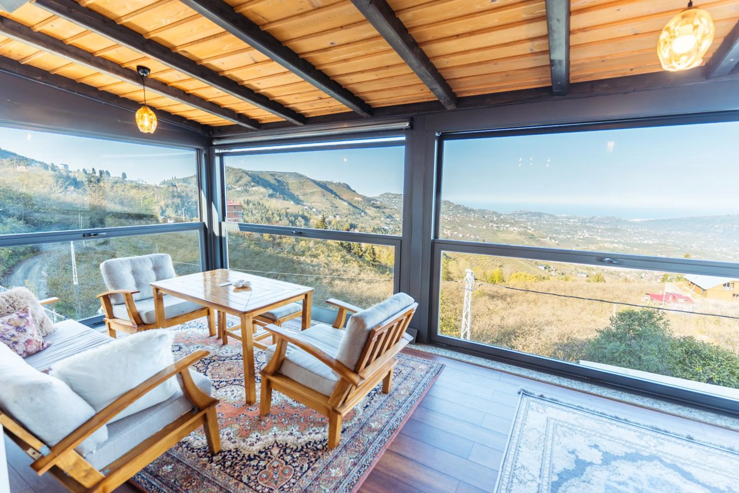 Day in POISON GARDEN SUİTE