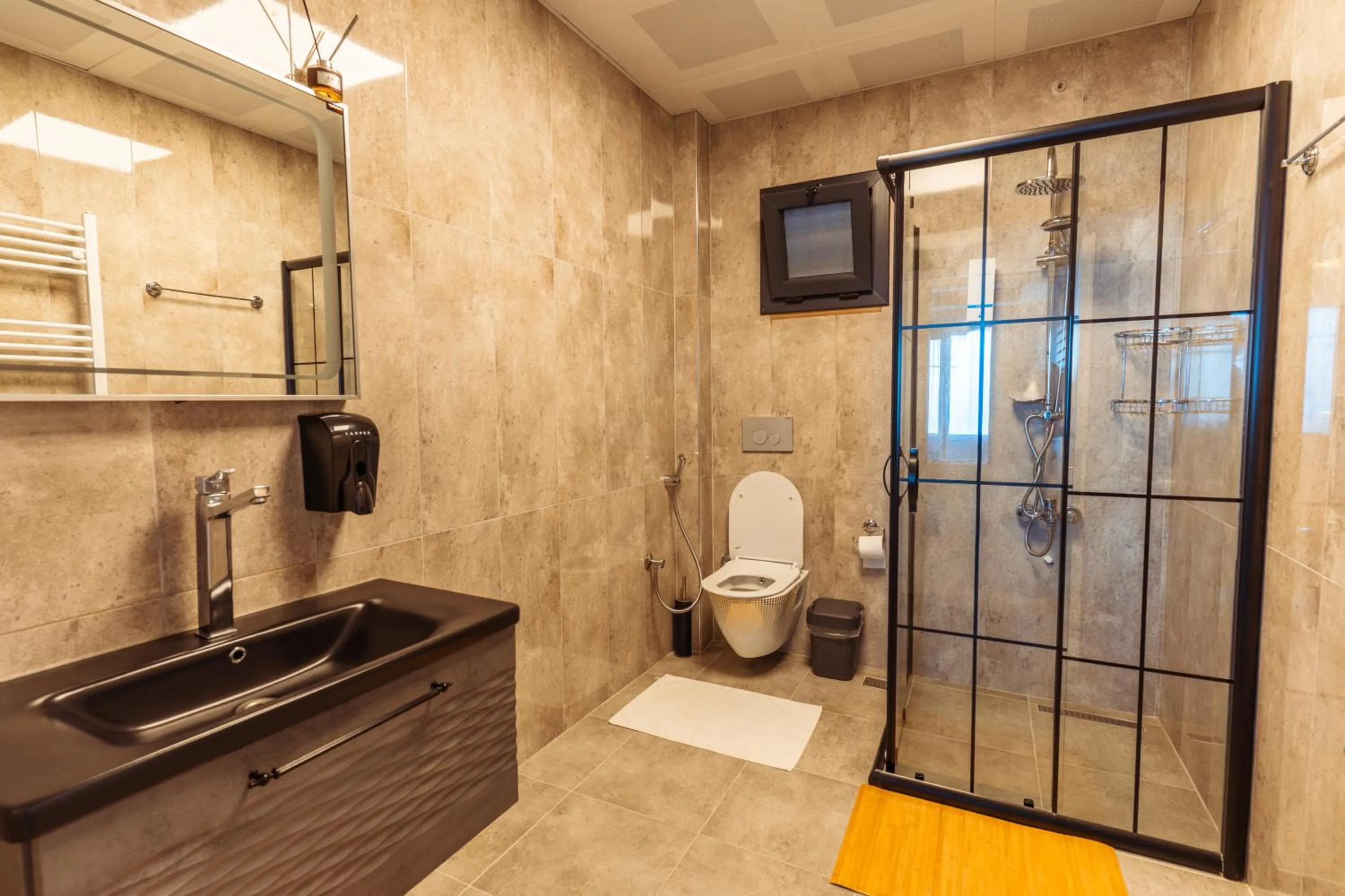 Toilet in POISON GARDEN SUİTE