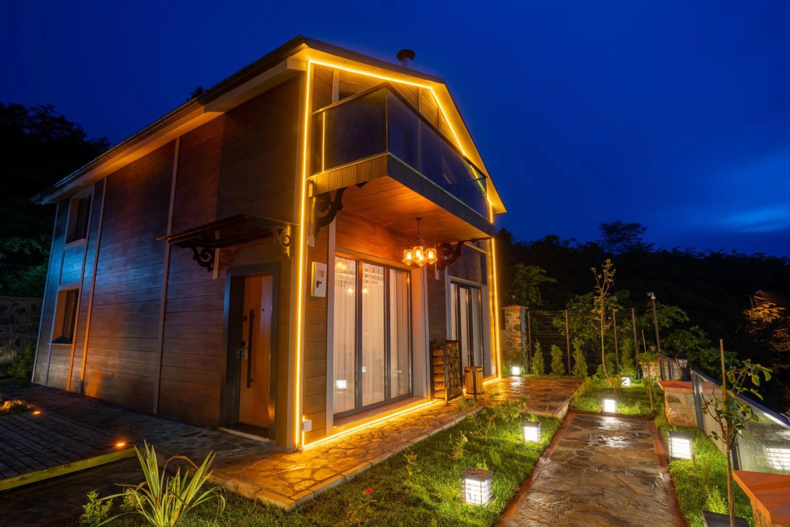 Property building in POISON GARDEN SUİTE