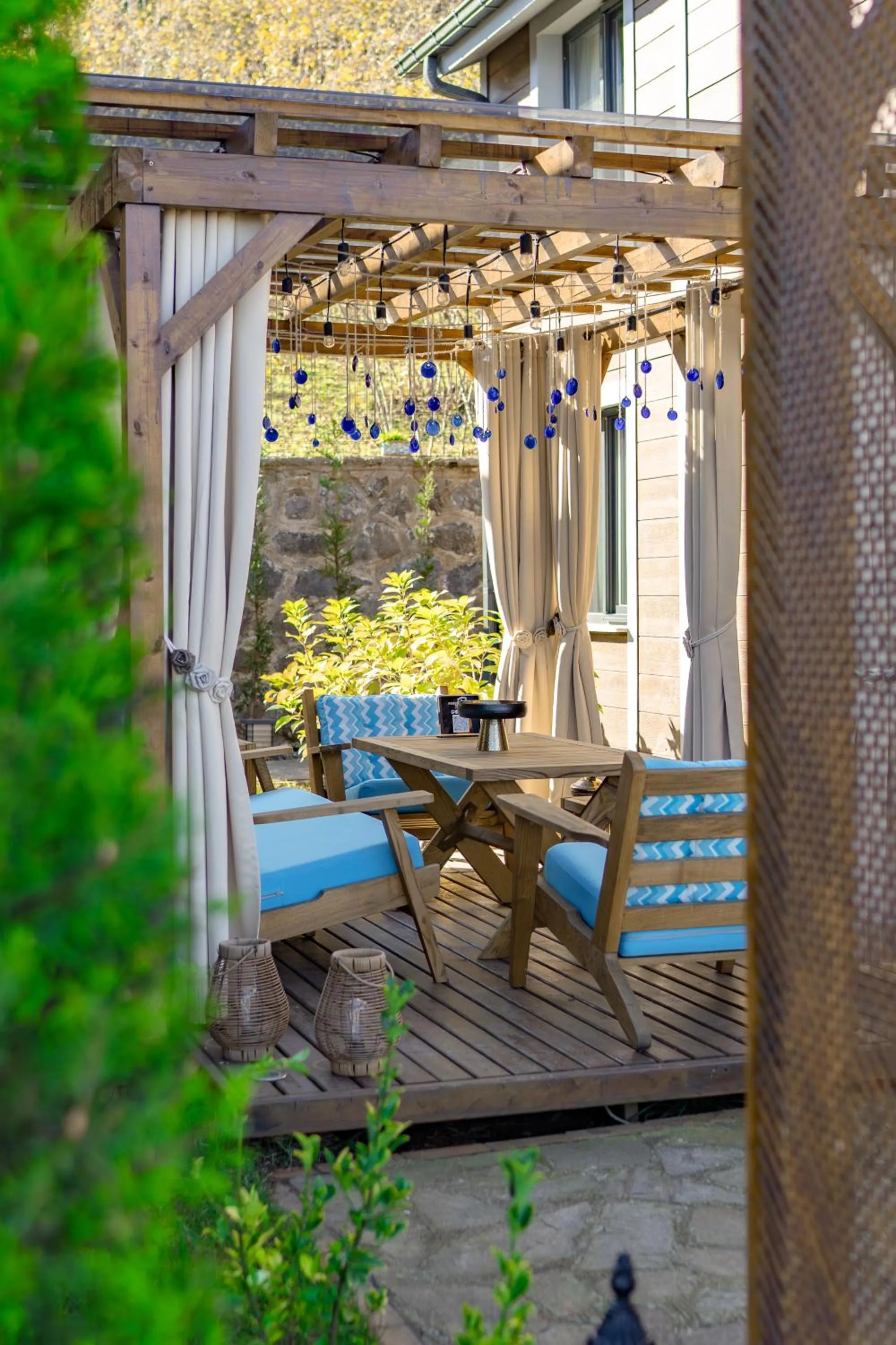 Garden in POISON GARDEN SUİTE