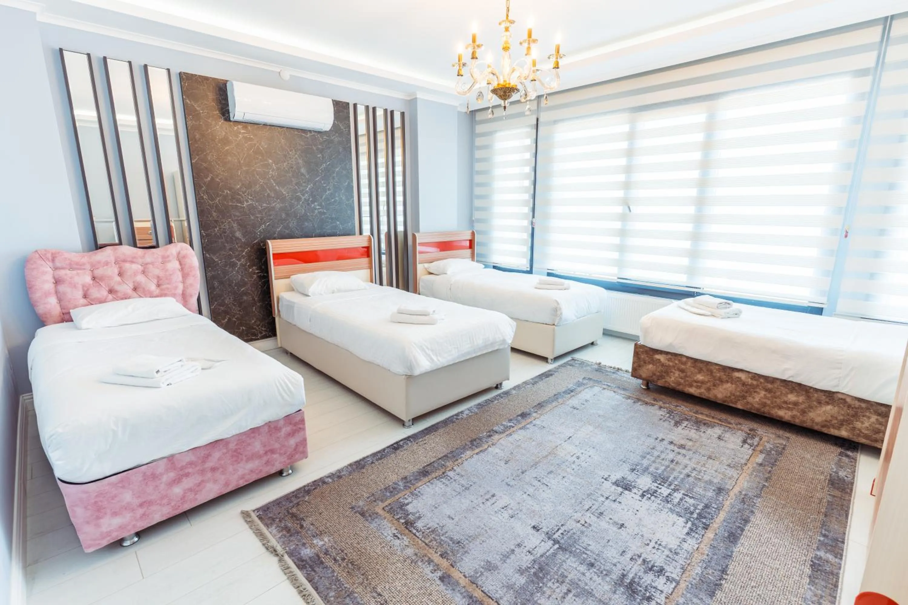 Bed in POISON GARDEN SUİTE