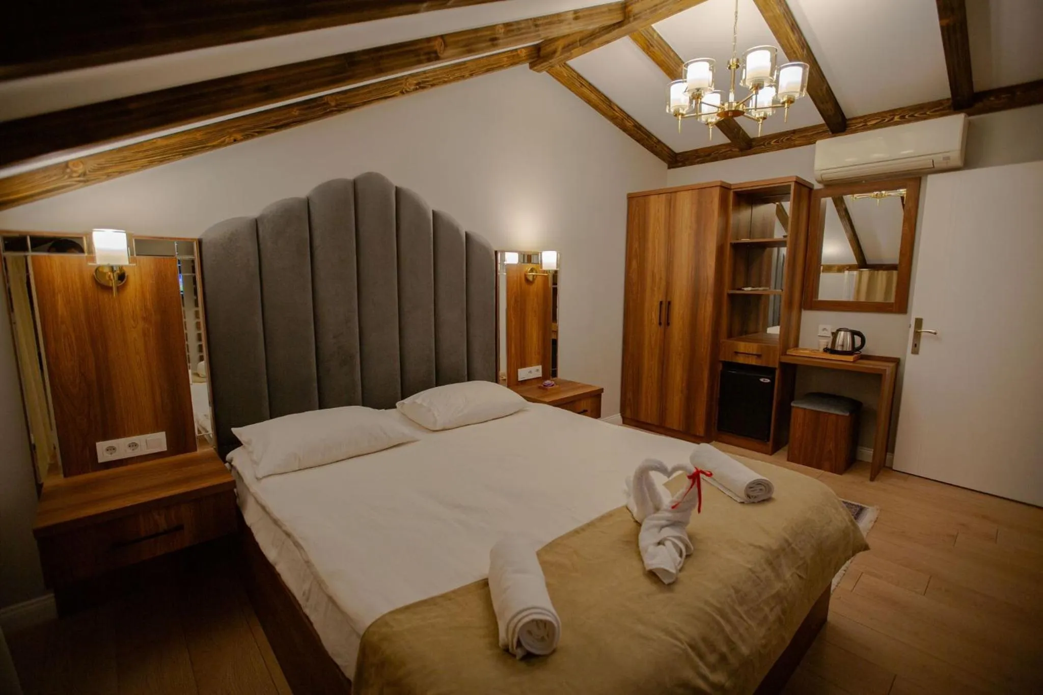 Bed in POISON GARDEN SUİTE