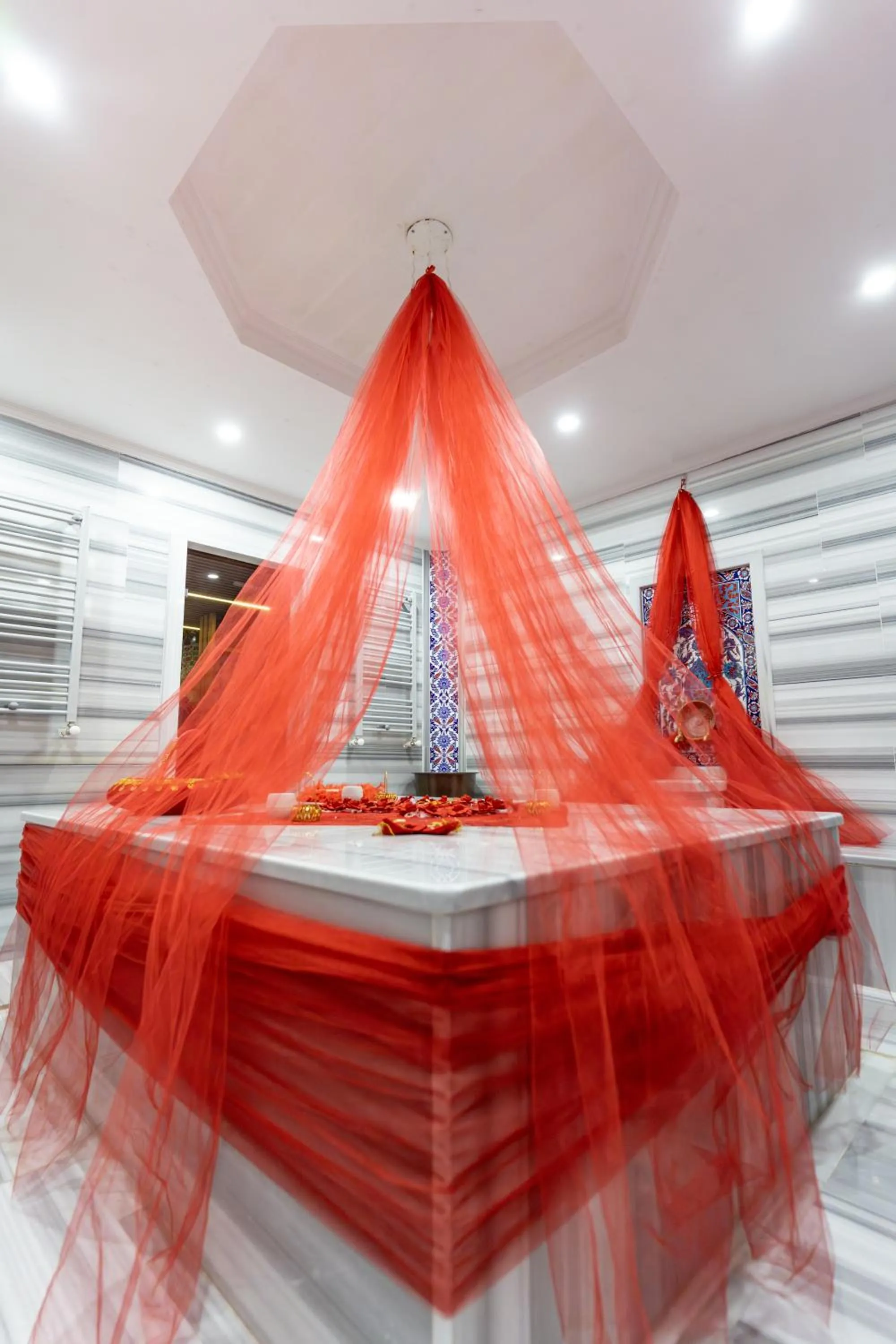 Public Bath in POISON GARDEN SUİTE