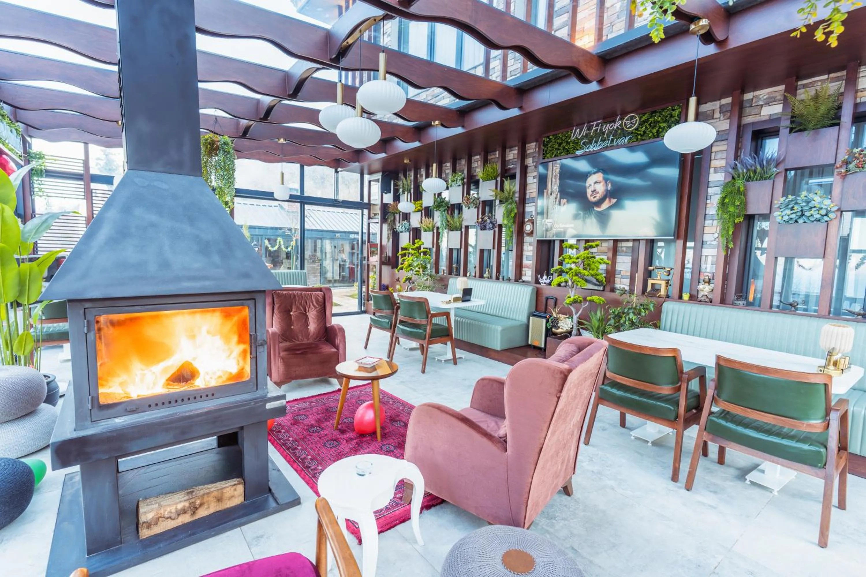 Seating area in POISON GARDEN SUİTE