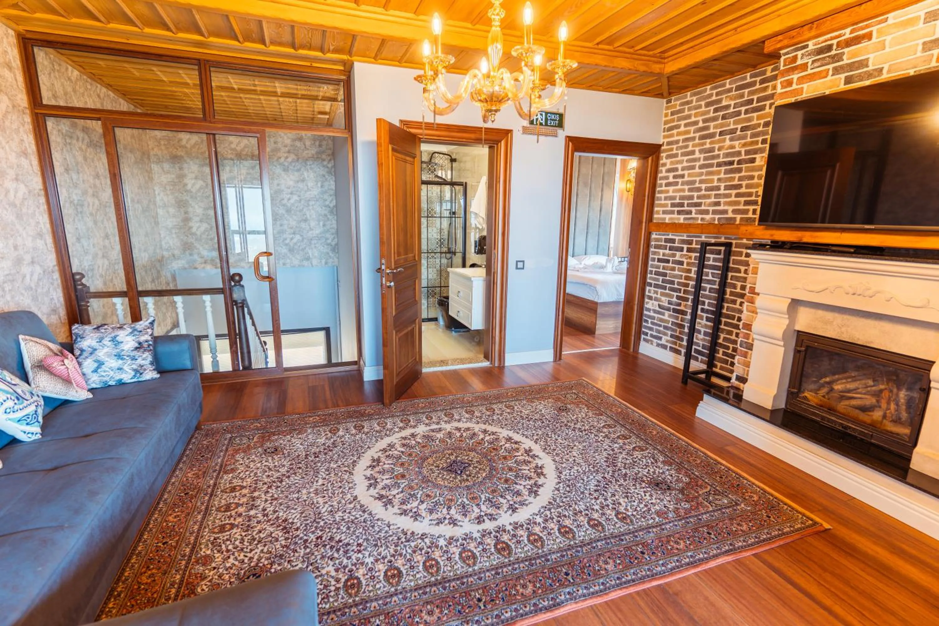 TV and multimedia in POISON GARDEN SUİTE