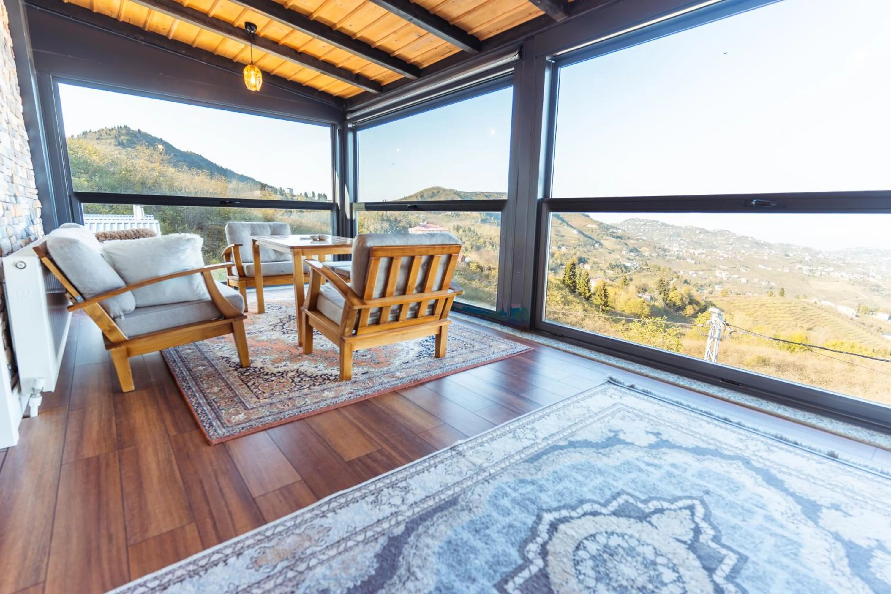 Day in POISON GARDEN SUİTE