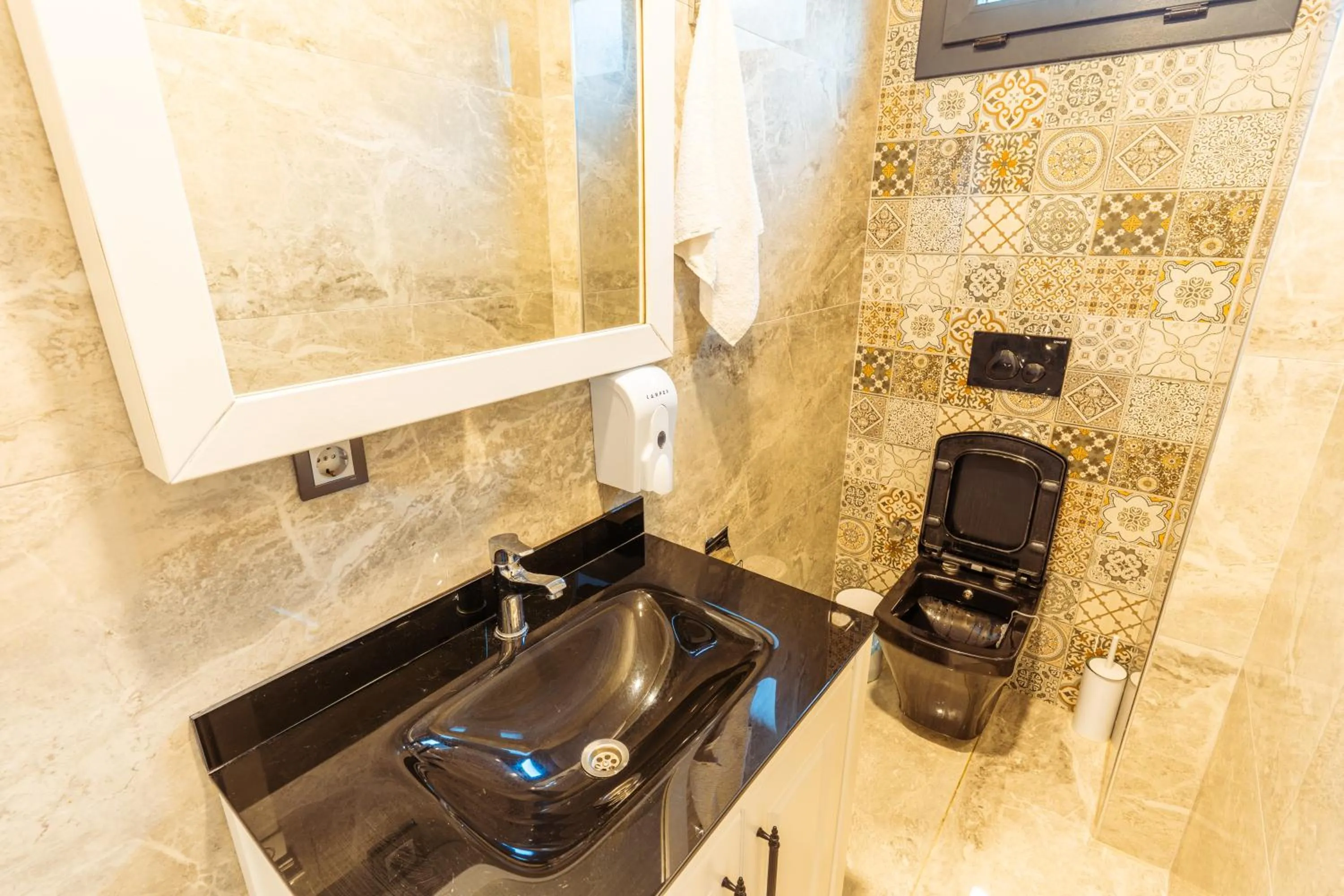 Bathroom in POISON GARDEN SUİTE