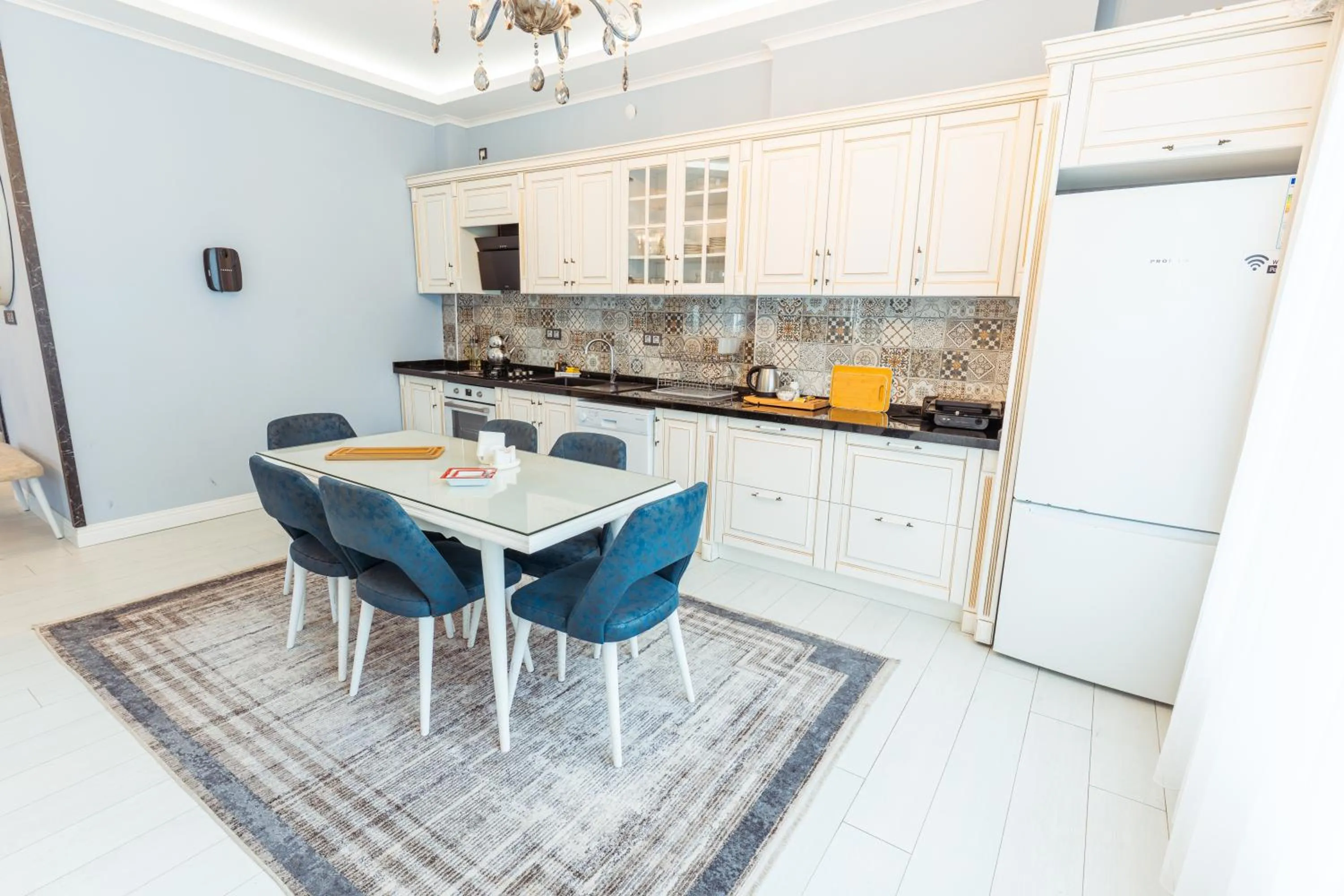 Kitchen or kitchenette in POISON GARDEN SUİTE