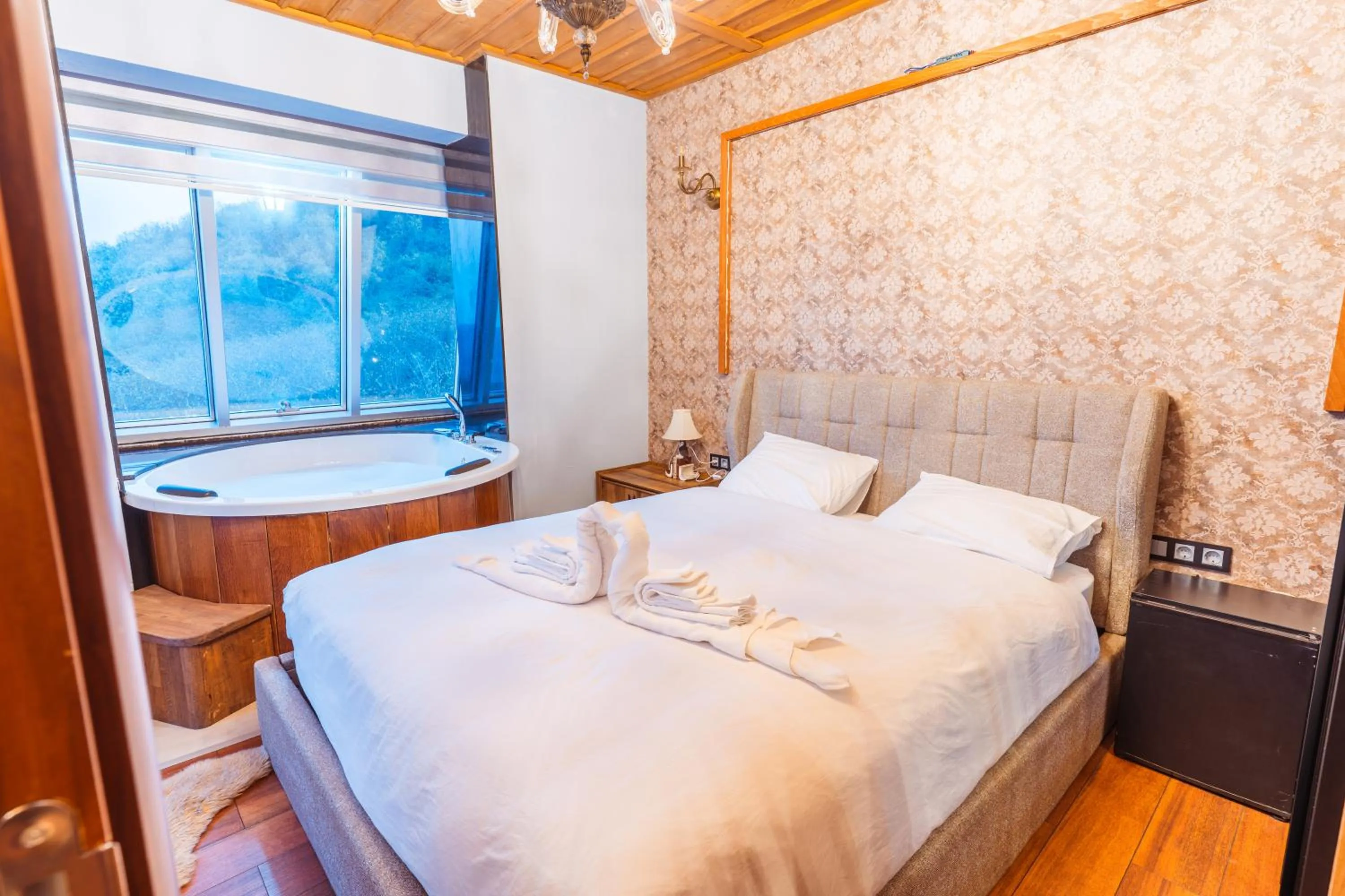 Bed in POISON GARDEN SUİTE