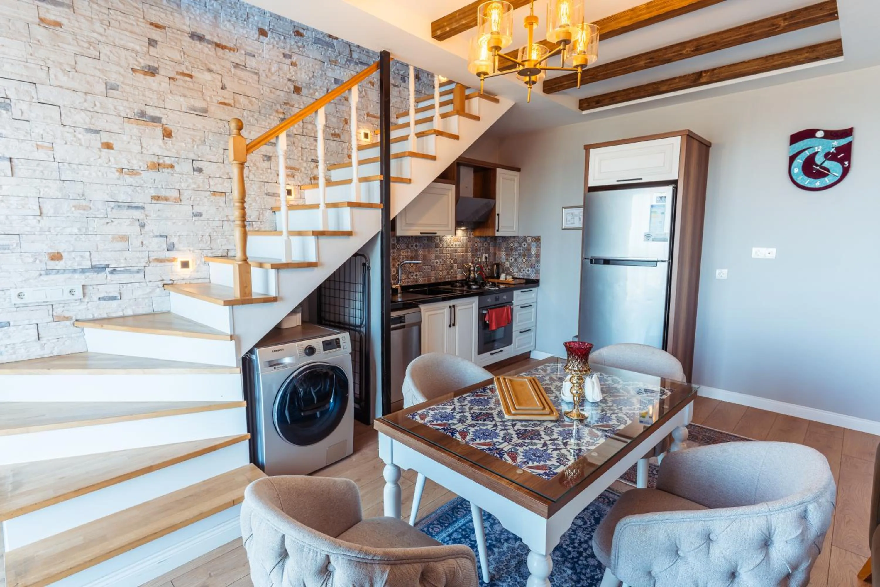 Kitchen or kitchenette in POISON GARDEN SUİTE