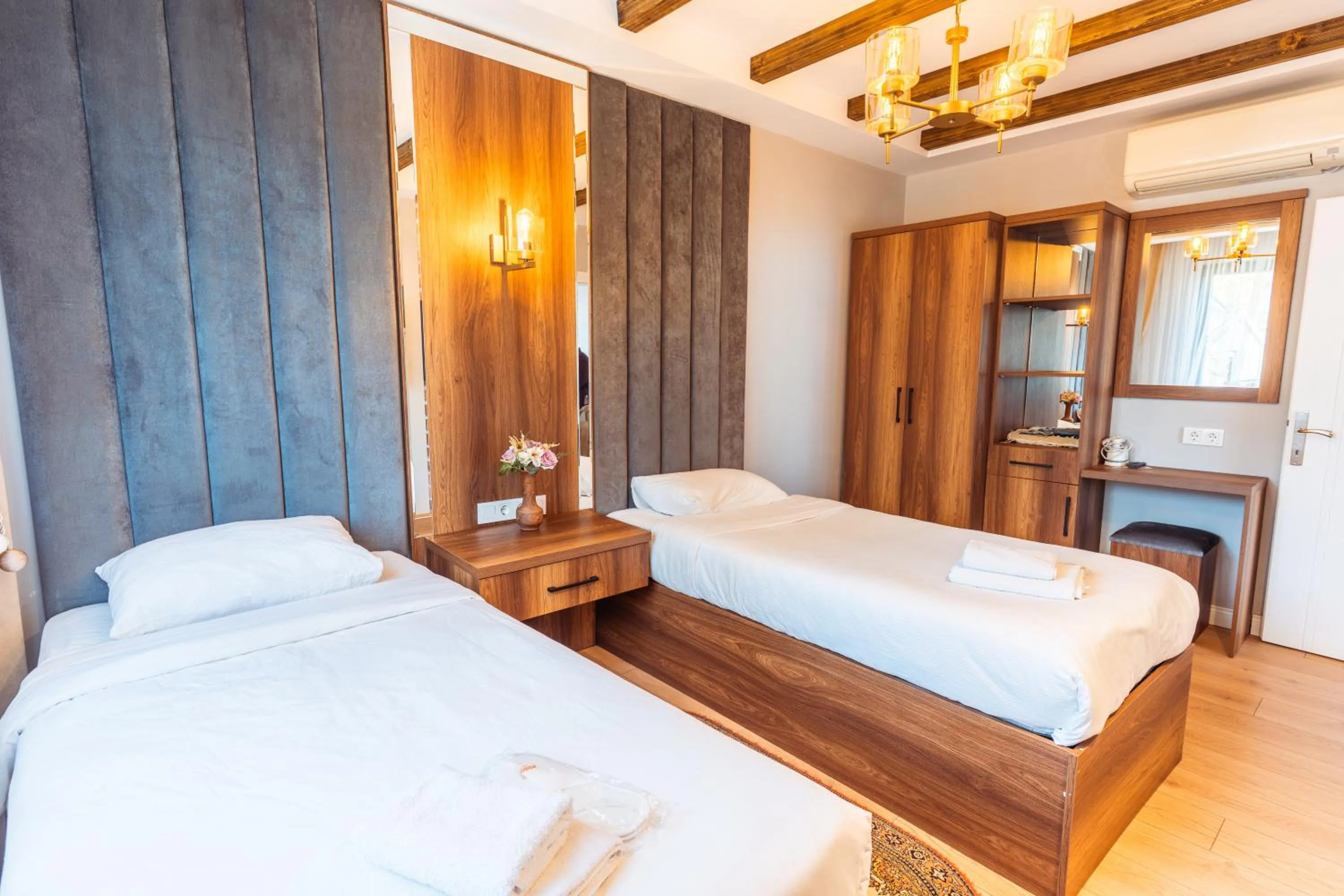 Bed in POISON GARDEN SUİTE