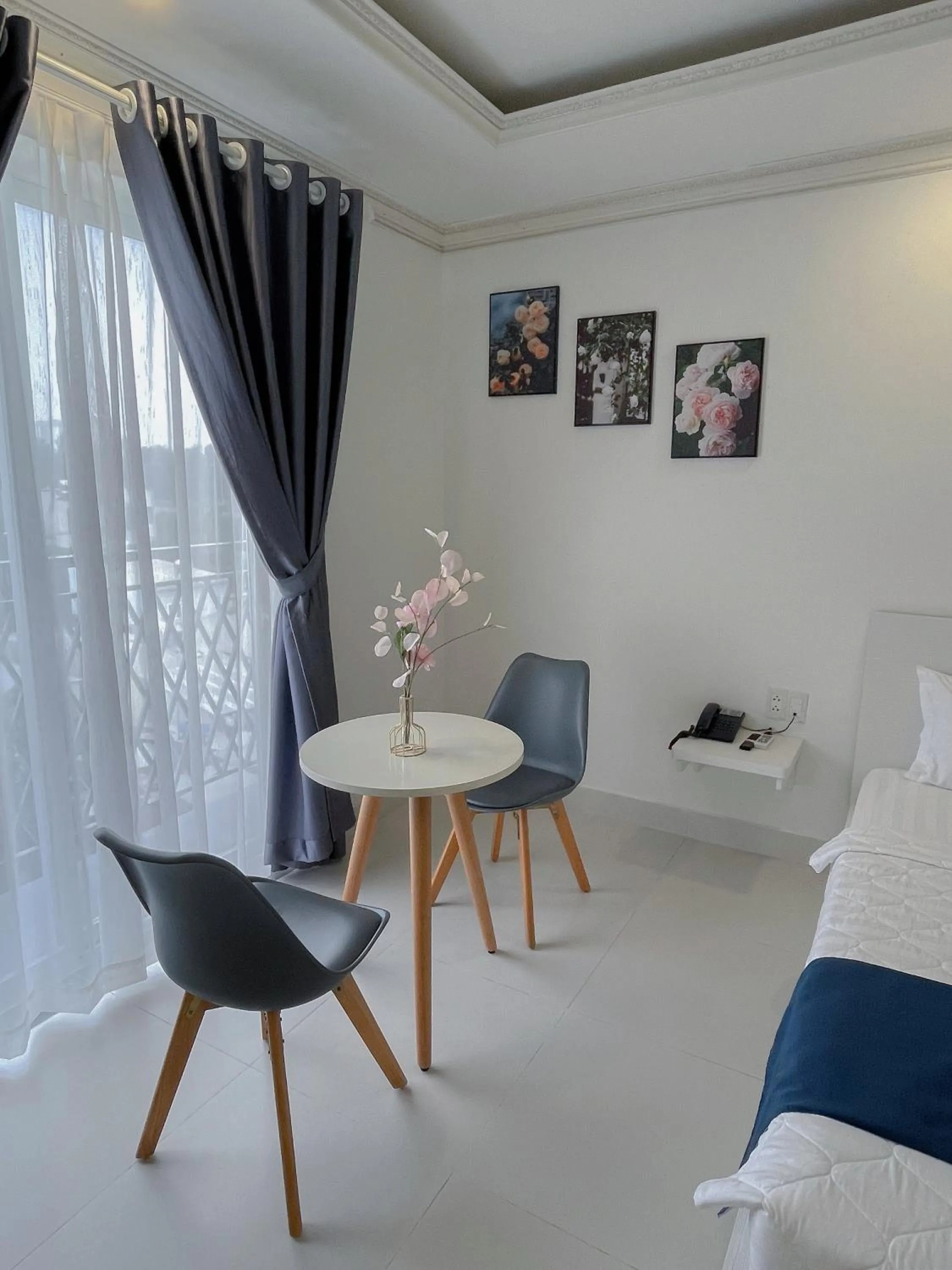 Seating area, Bed in Vi An Hotel