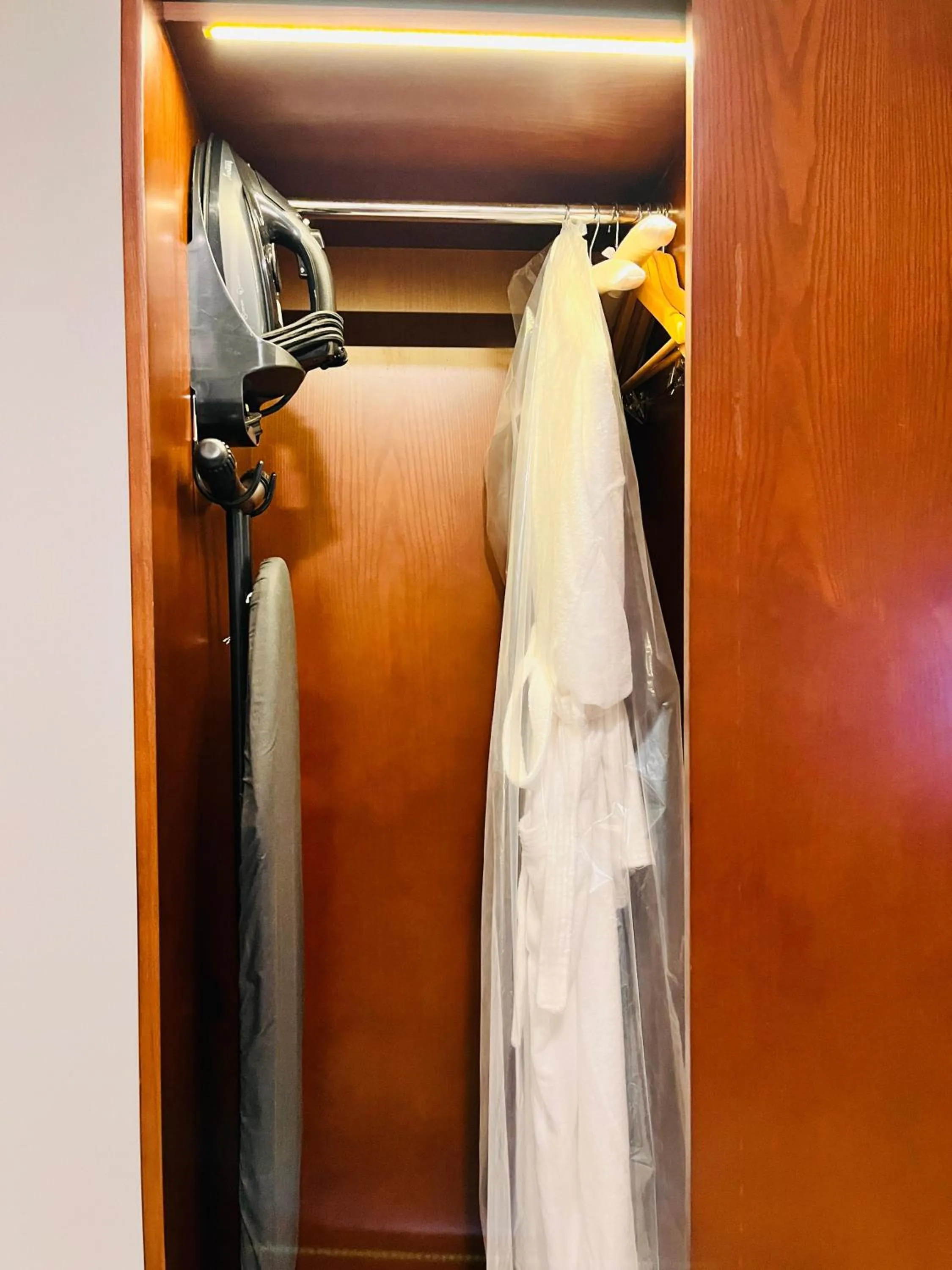 wardrobe in Tulip Inn Majan Hotel and Suites Salalah