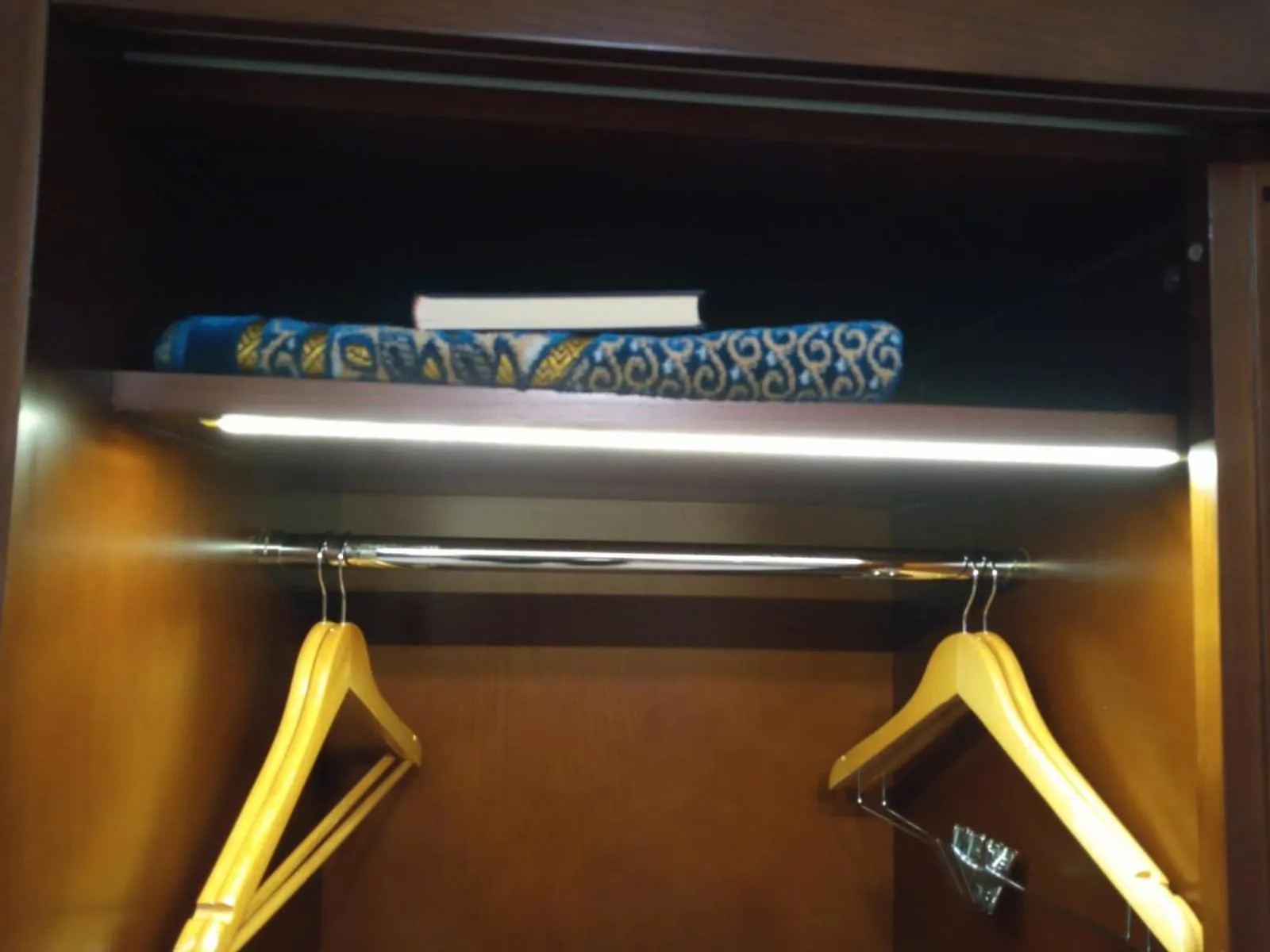 wardrobe in Tulip Inn Majan Hotel and Suites Salalah