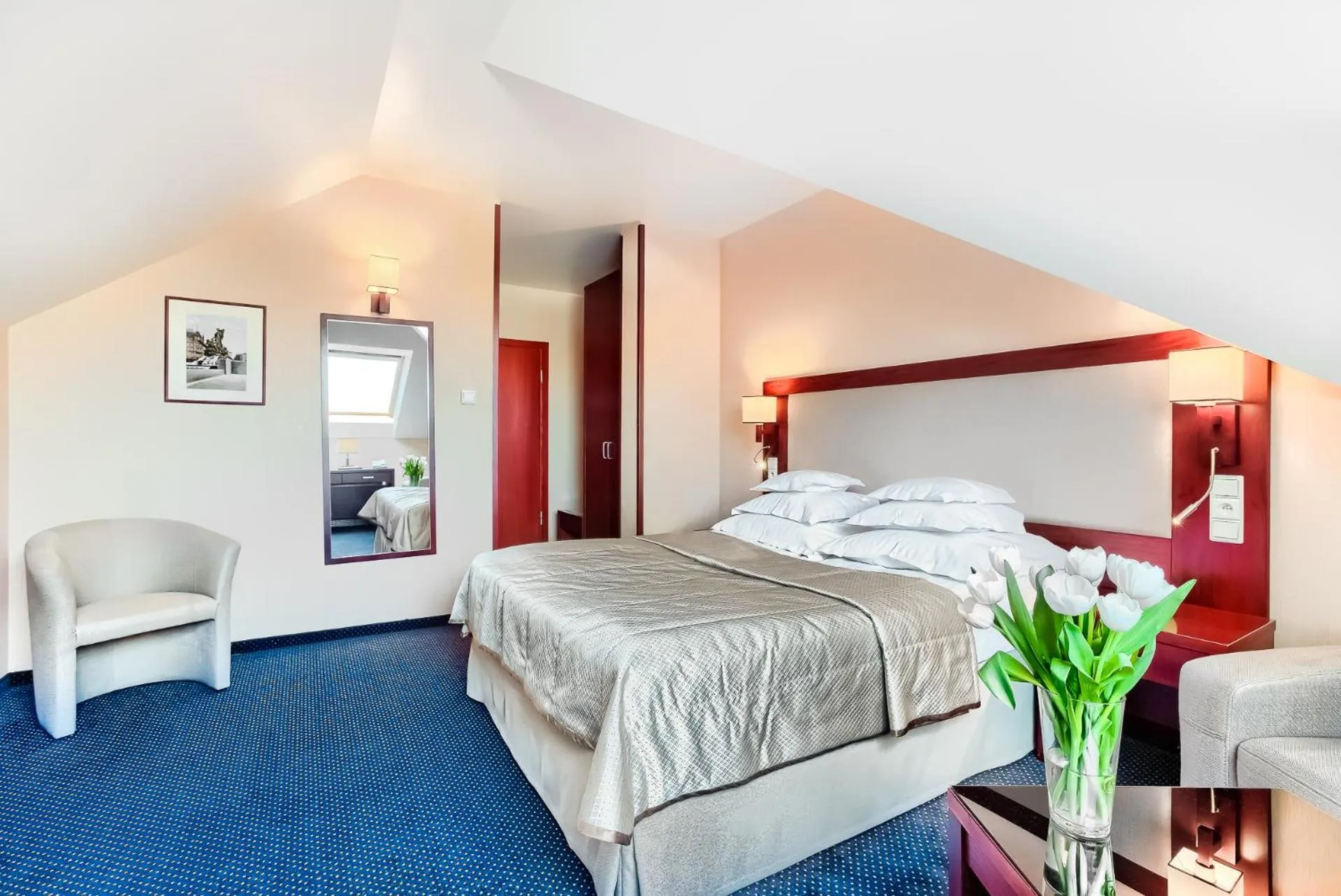 Photo of the whole room, Bed in Hotel Atrium