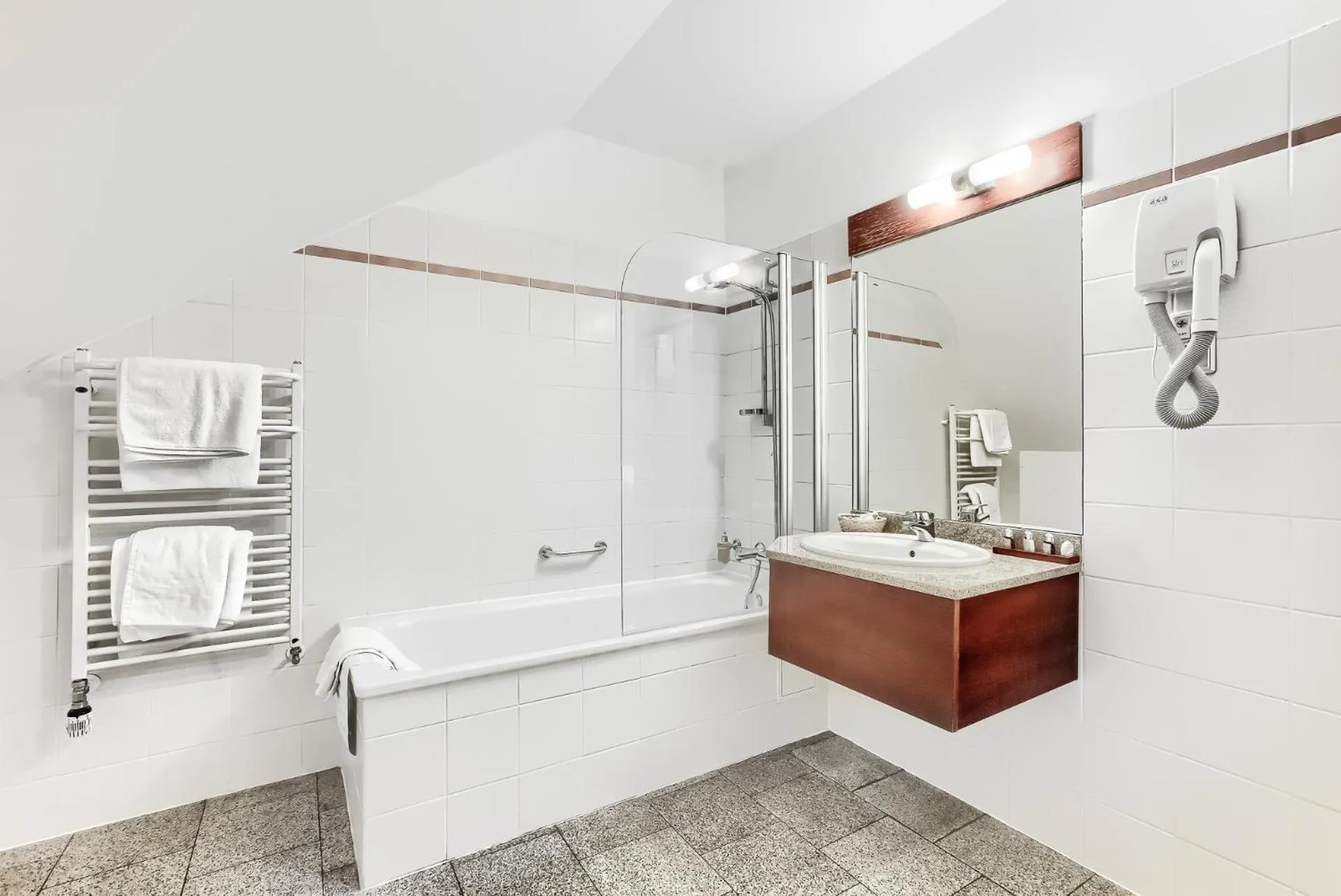 Bathroom in Hotel Atrium