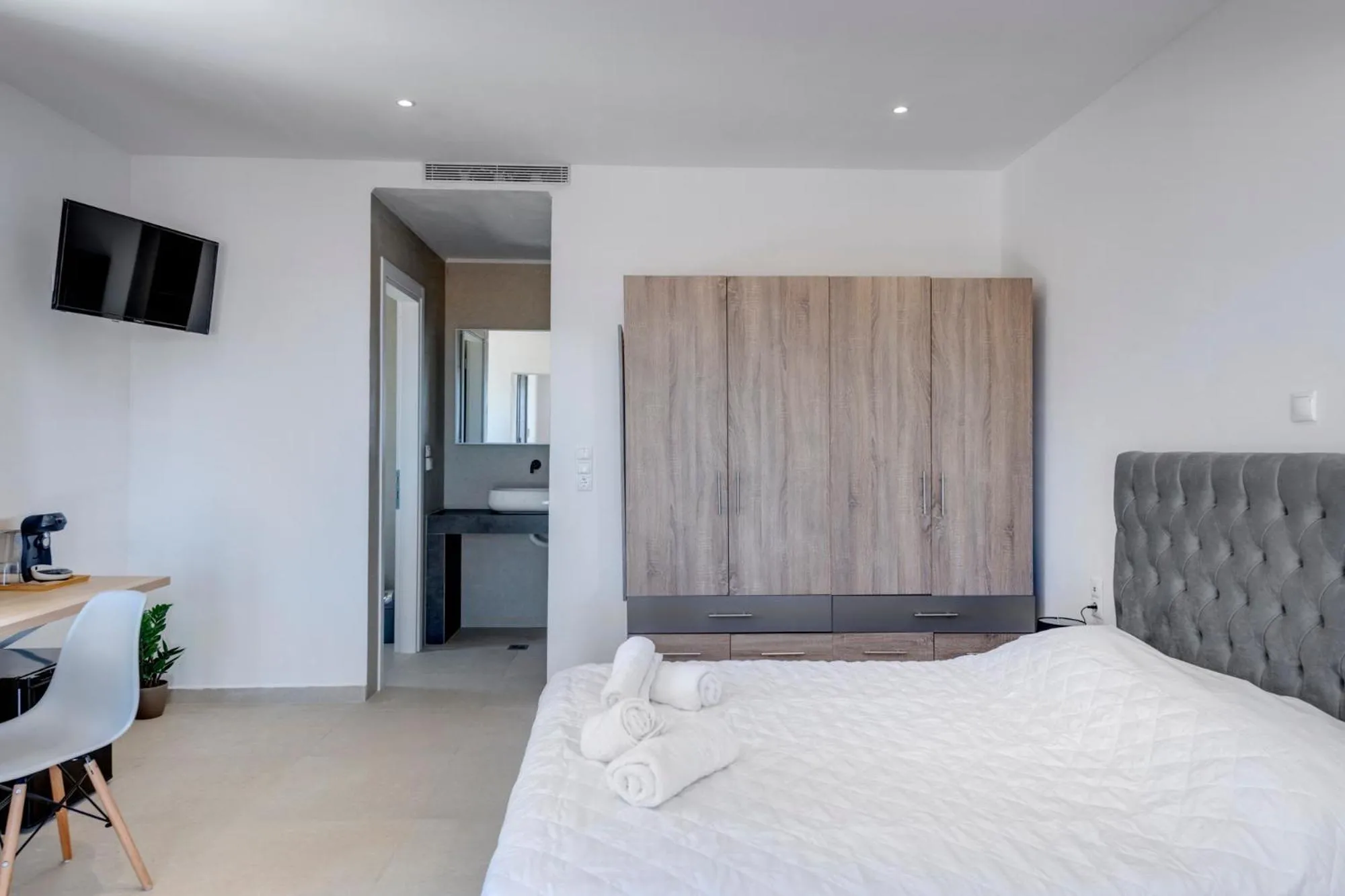 Photo of the whole room, Bed in Chrysonisos Suites with Sunset & Seaviews near Kini