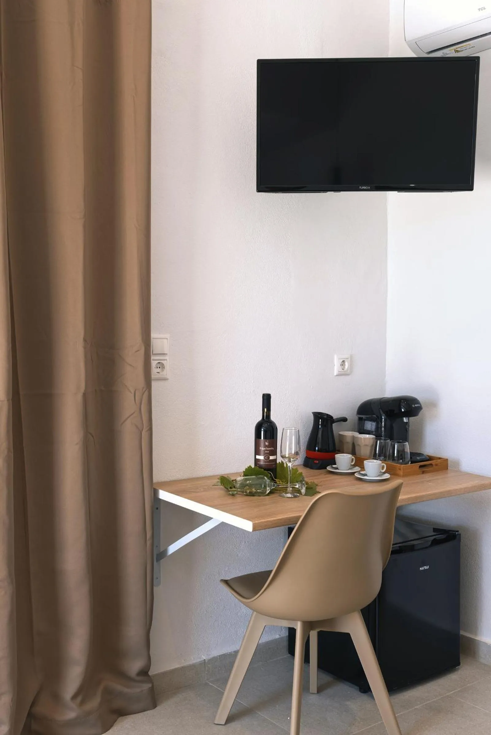 Coffee/tea facilities in Chrysonisos Suites with Sunset & Seaviews near Kini