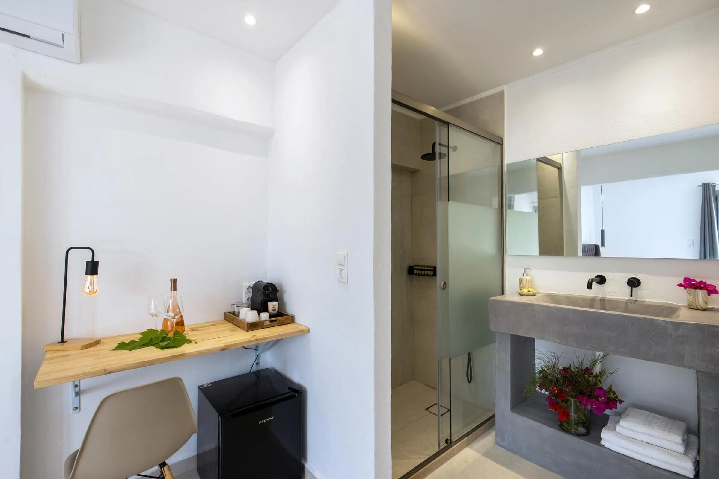 Chrysonisos Suites with Sunset & Seaviews near Kini