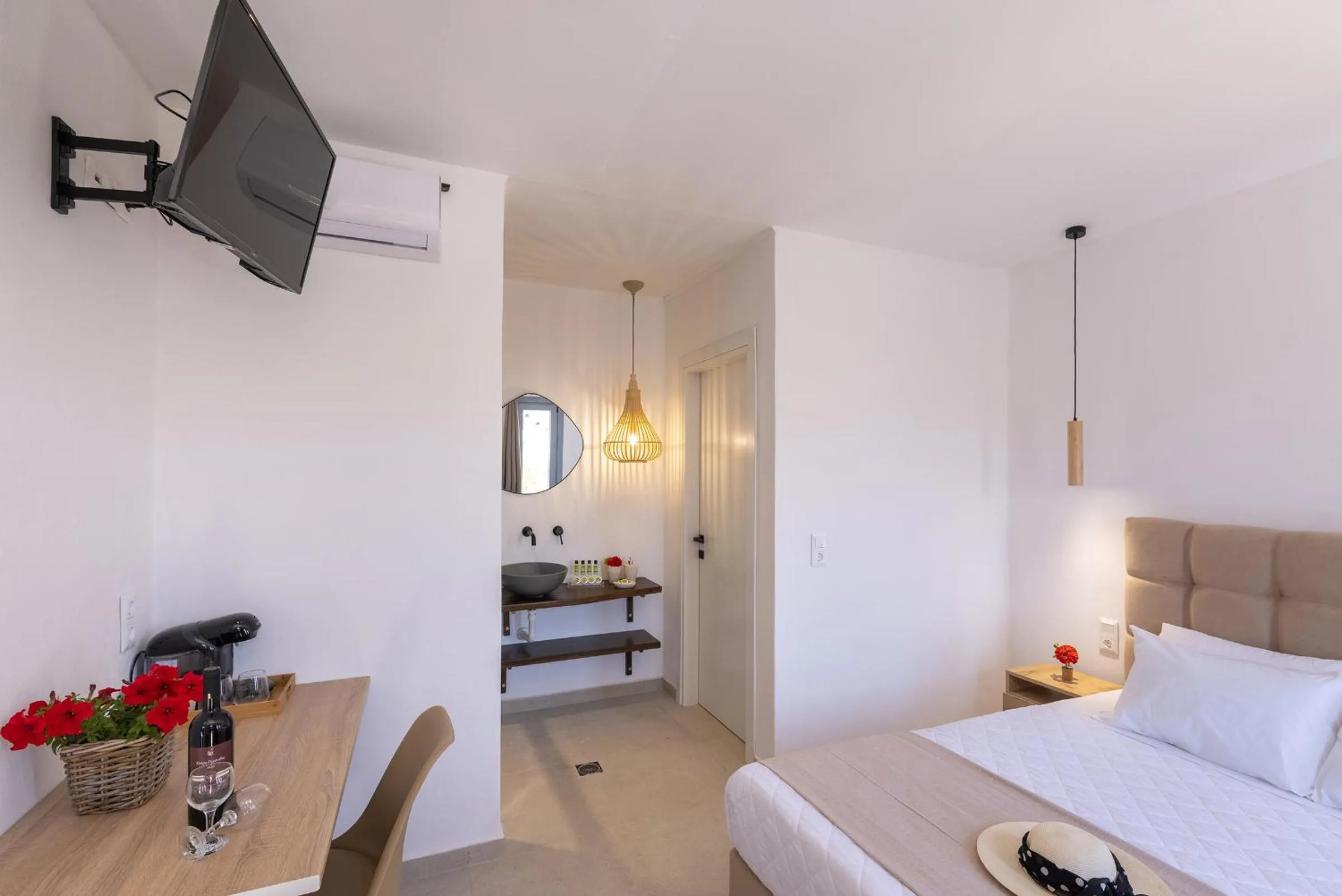 TV and multimedia, Bed in Chrysonisos Suites with Sunset & Seaviews near Kini