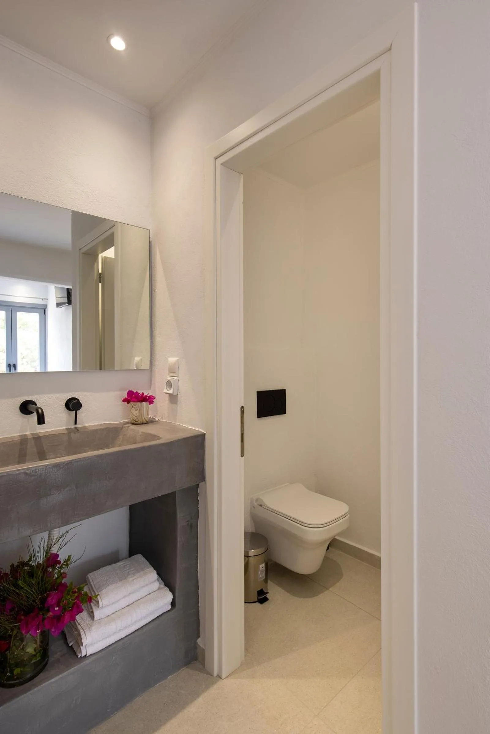 Chrysonisos Suites with Sunset & Seaviews near Kini